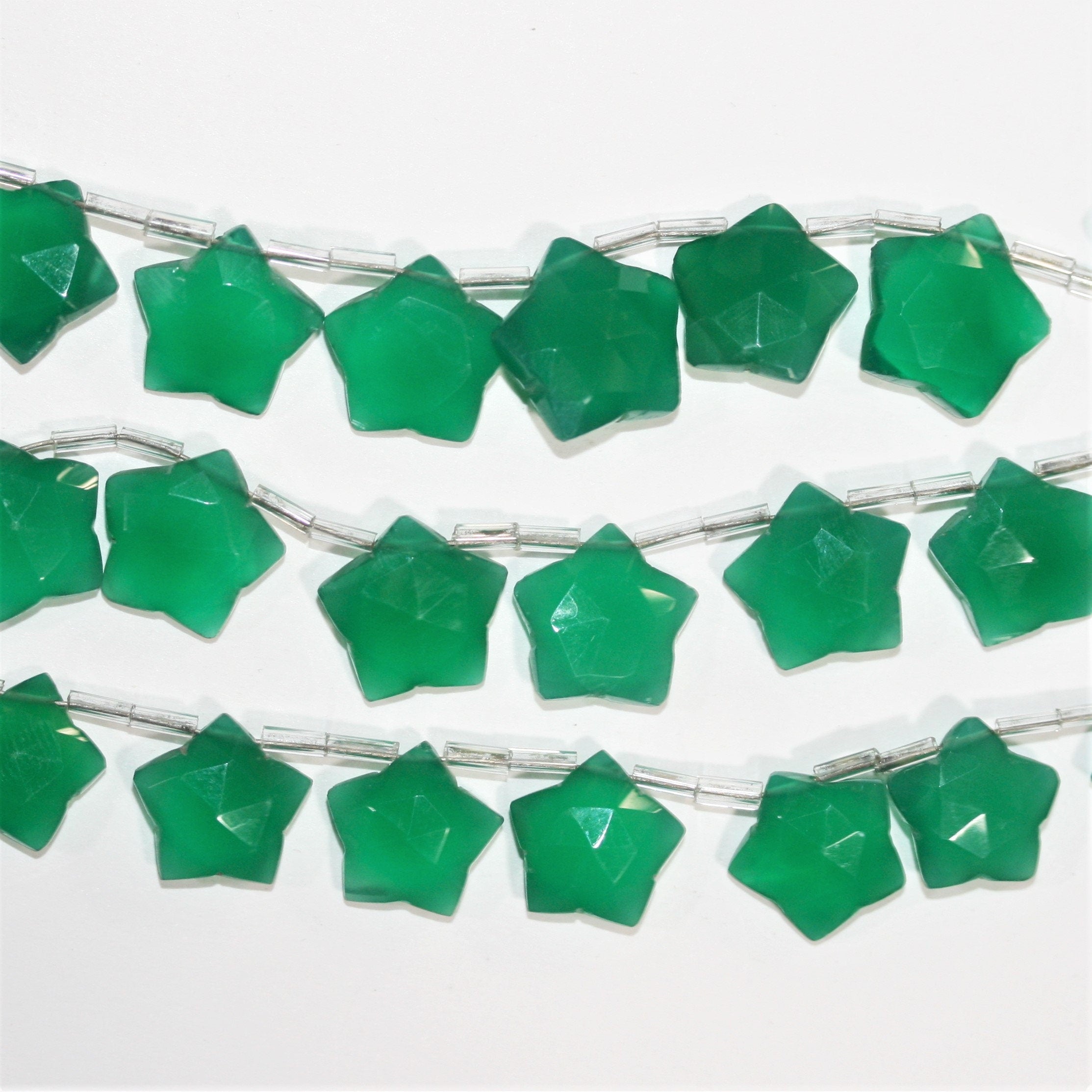 Cuentas de estrella facetadas de ónix verde St. de 6", 14 mm. Aprox. - Hilo de 16 cm.