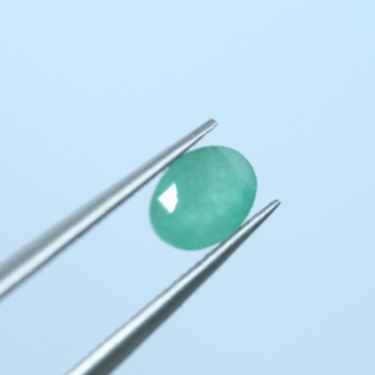 Lot de 10 émeraudes ovales à facettes de 6 x 5 mm.