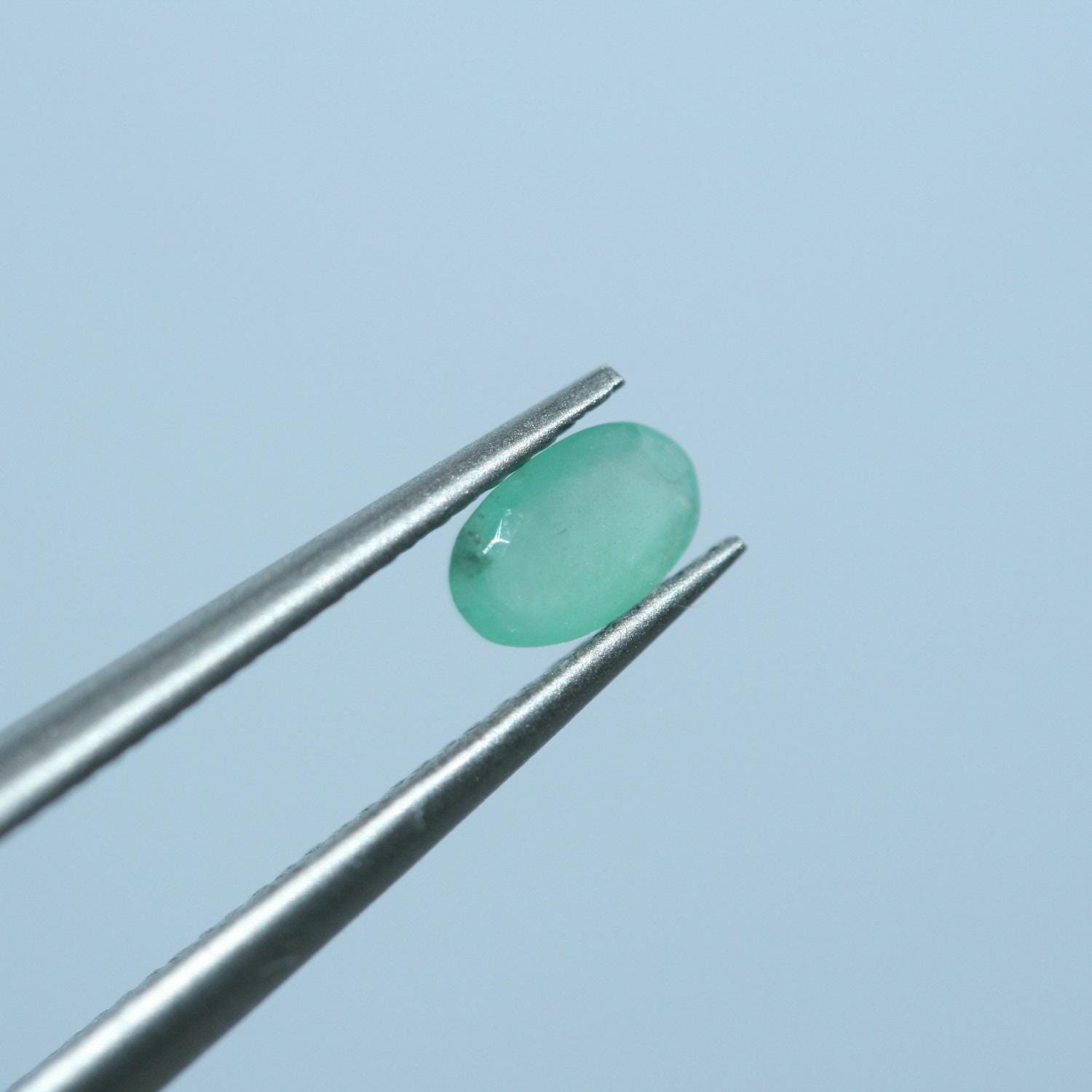 Lot de 20 émeraudes ovales à facettes de 5 x 3 mm.