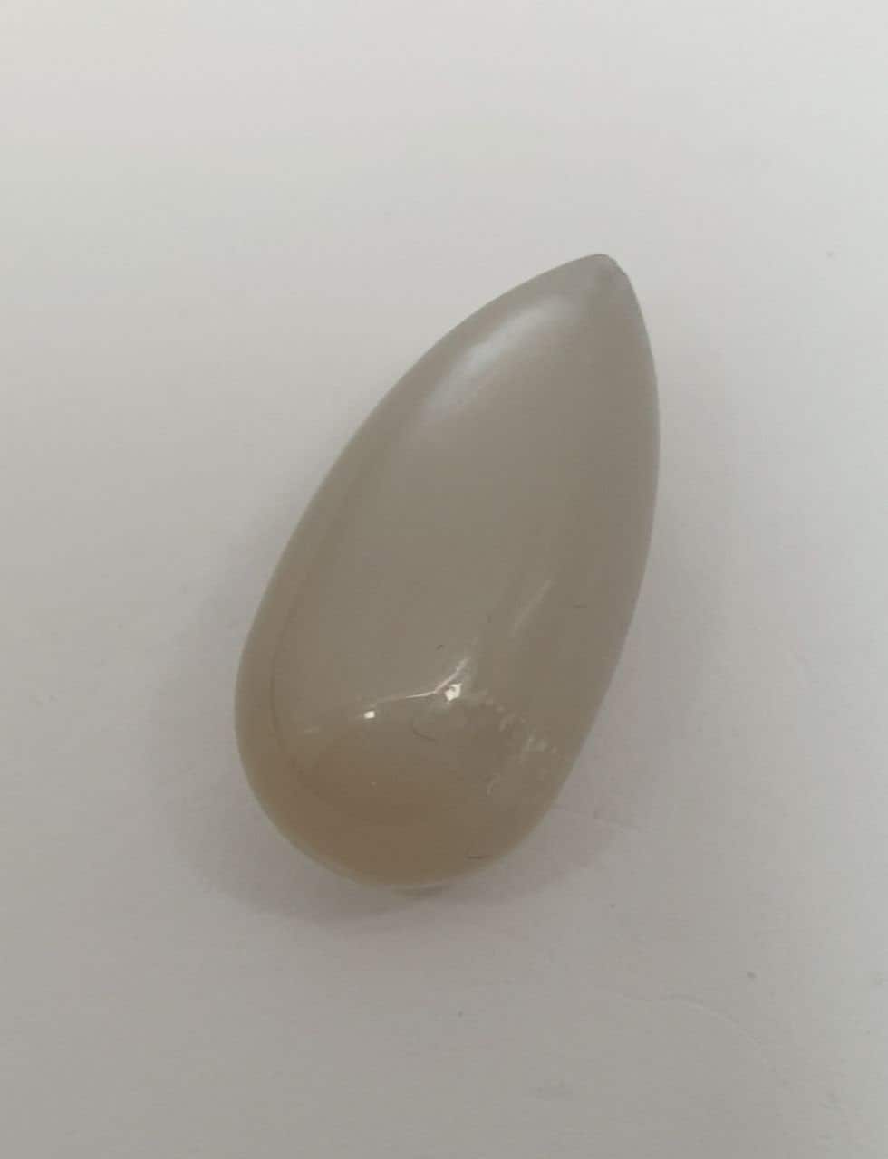 Gota de piedra lunar gris perforada a la mitad, 23 x 11,6 mm (22,08 ct).