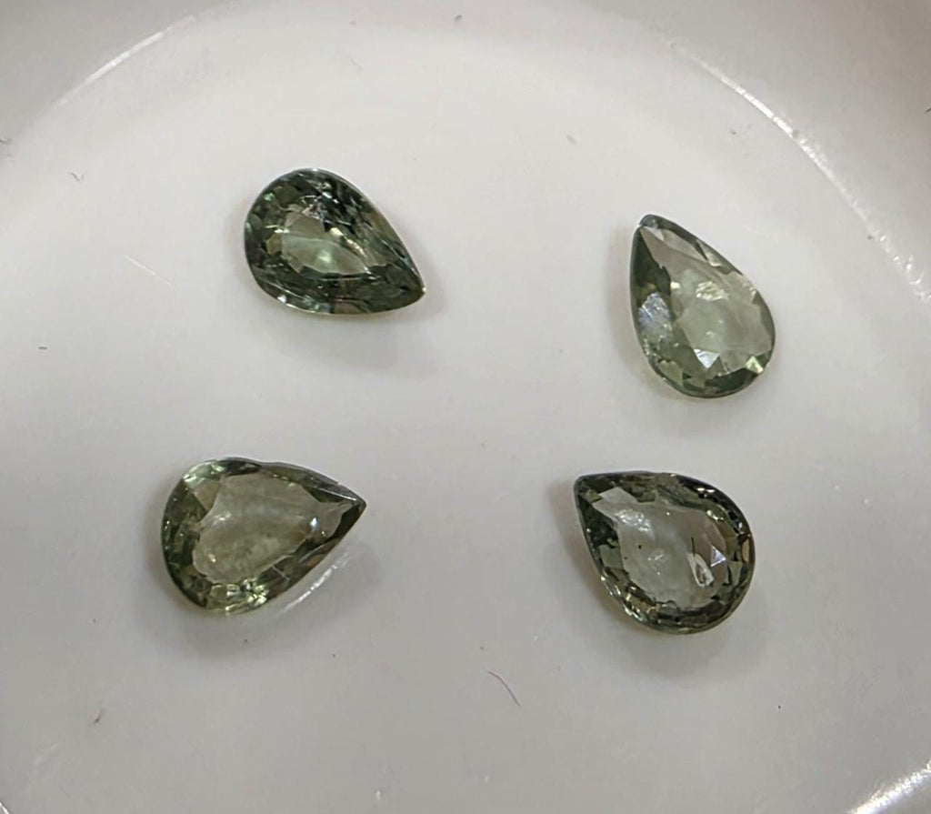 Lote de 4 piezas de zafiro verde natural en forma de pera para joyería - Piedras talladas al por mayor