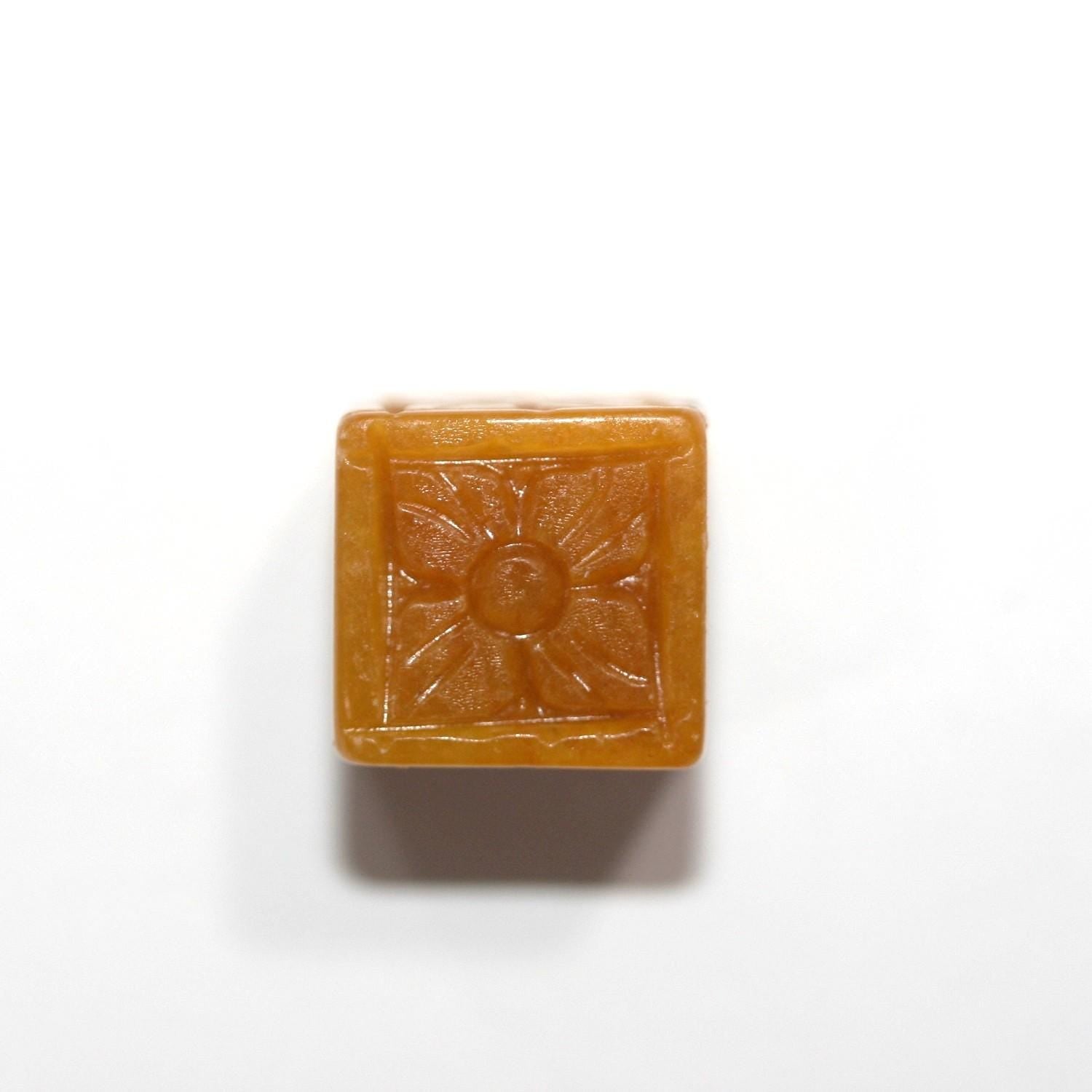 Pendentif en jade multicolore 12 mm. Perçage : 2 mm - Réf. 1294MU