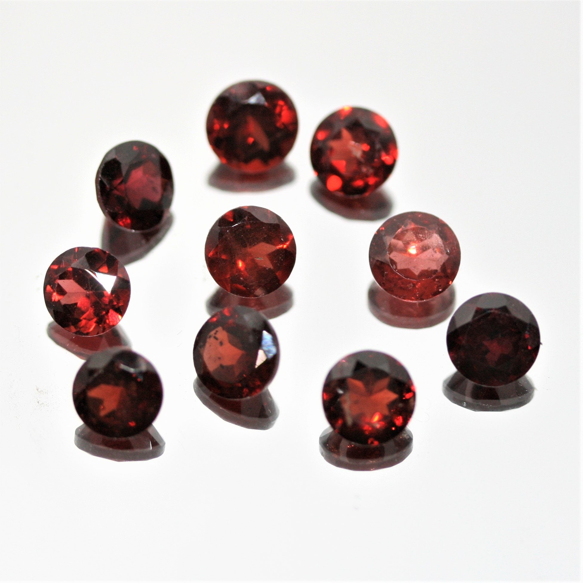10 Pcs Lot of Faceted Round Garnet 6mm. (10 Pieces)