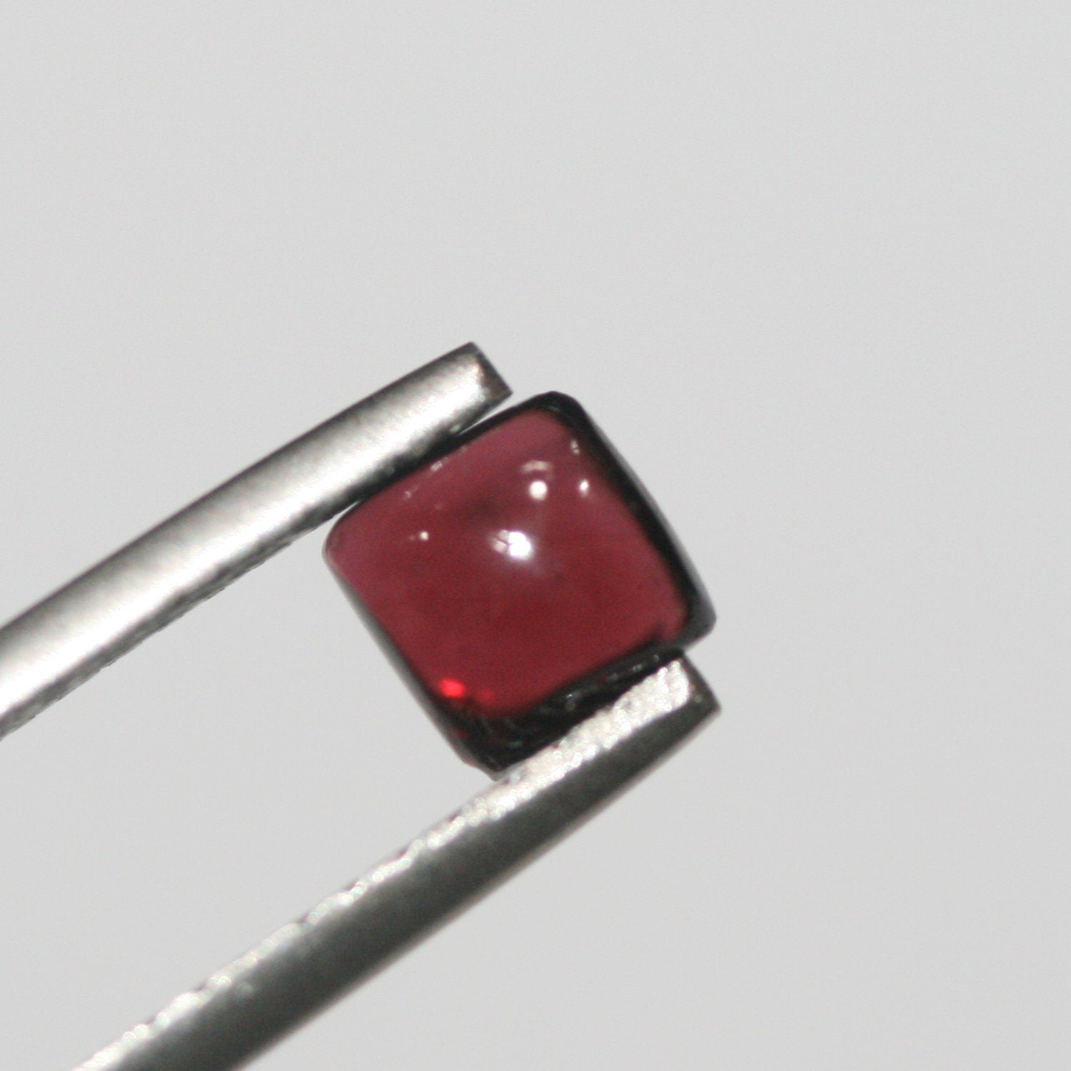 12Pcs Lot Garnet Square Cabochon 5mm.-(12 pcs.).