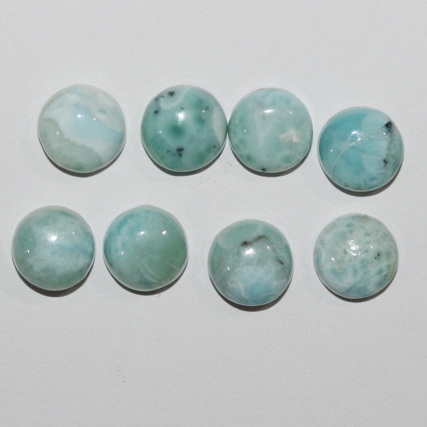 Lote de 8 cabujones redondos lisos de Larimar de 9 mm. (8 uds.).