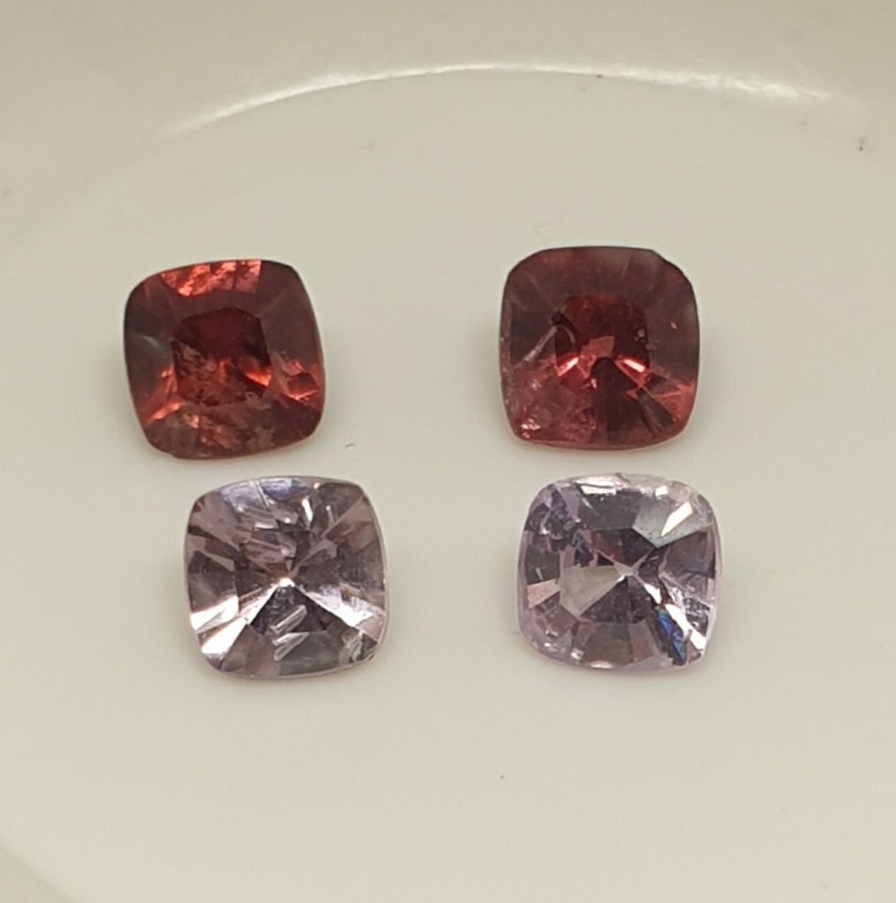 Lote de 4 espinelas multicolores facetadas cuadradas de 4,5-4 mm (1/2 pulgada) - Paquetes de piedras preciosas - Piedras sueltas al por mayor - Gemas naturales