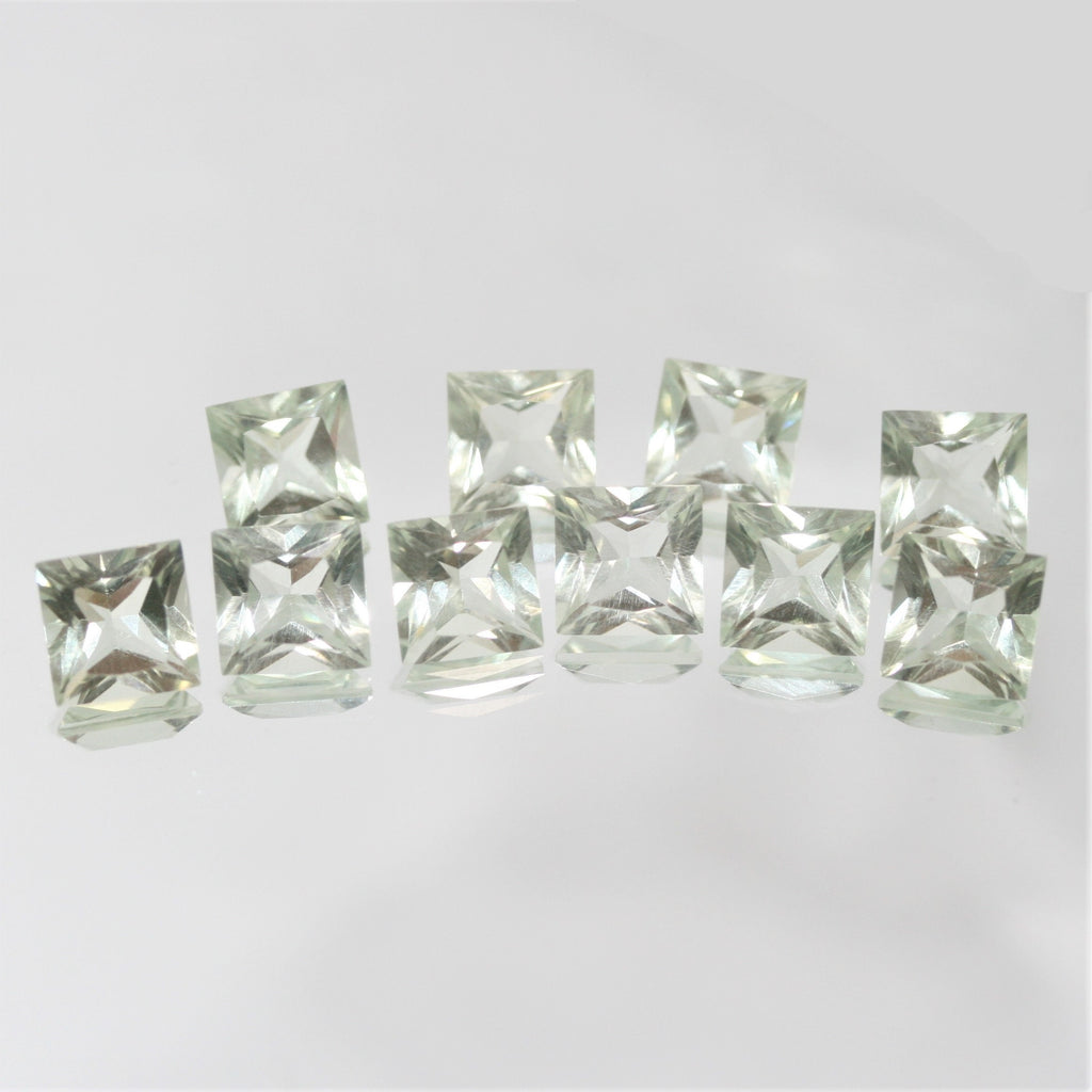 Lot de 10 pierres carrées à facettes de prasiolite de 7 mm.