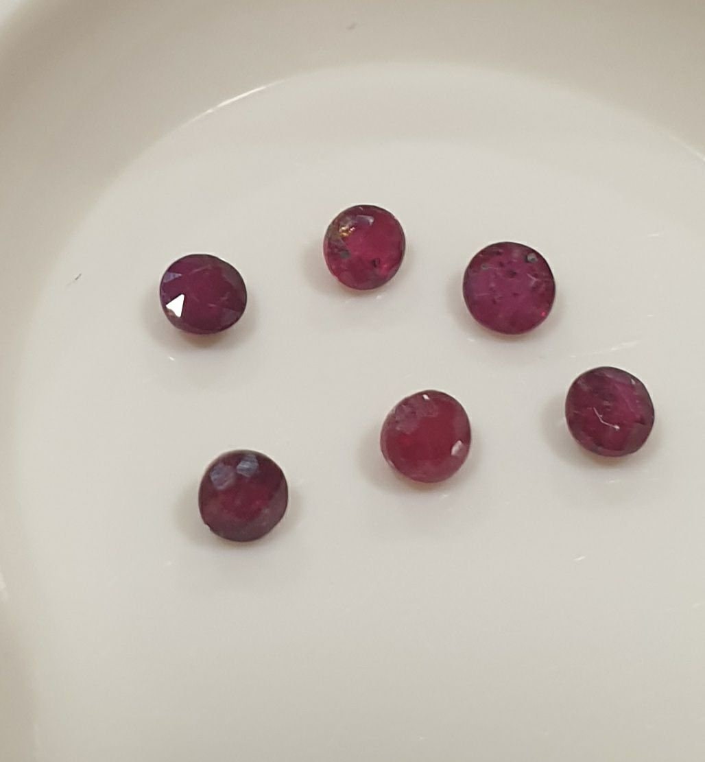 Lot de 6 rubis ronds à facettes de 2,5 mm - Pierres précieuses en vrac - Prix de gros - Gemmes naturelles