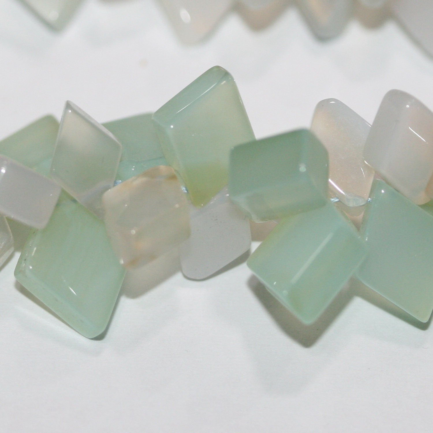 Cuentas de diamante liso de calcedonia azul St. de 8 ", 11 x 8 mm, aprox. - Hilo de 20 cm.