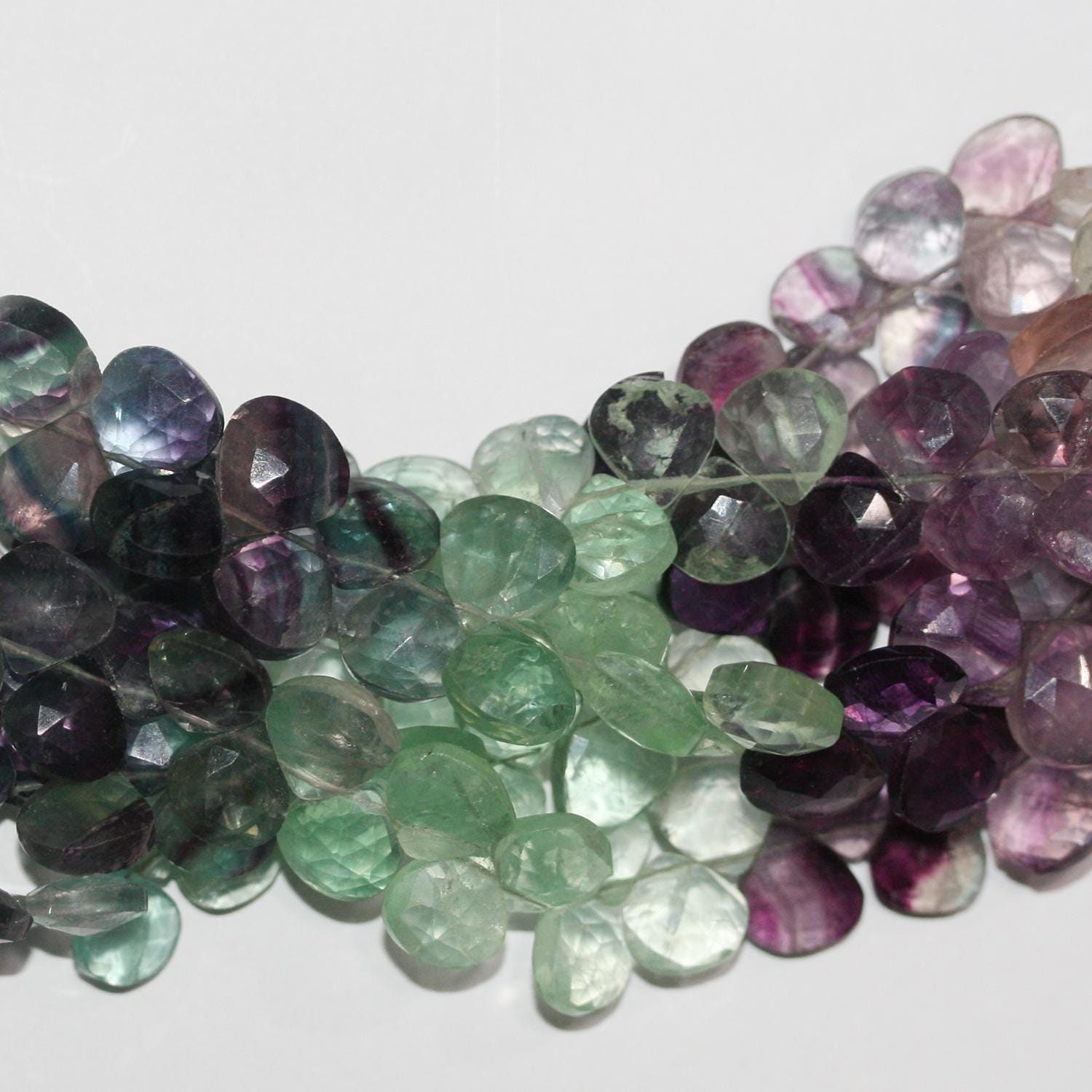 Perles en fluorite facettées de 20 cm (8 pouces), 7-8 mm, longueur 20 cm.