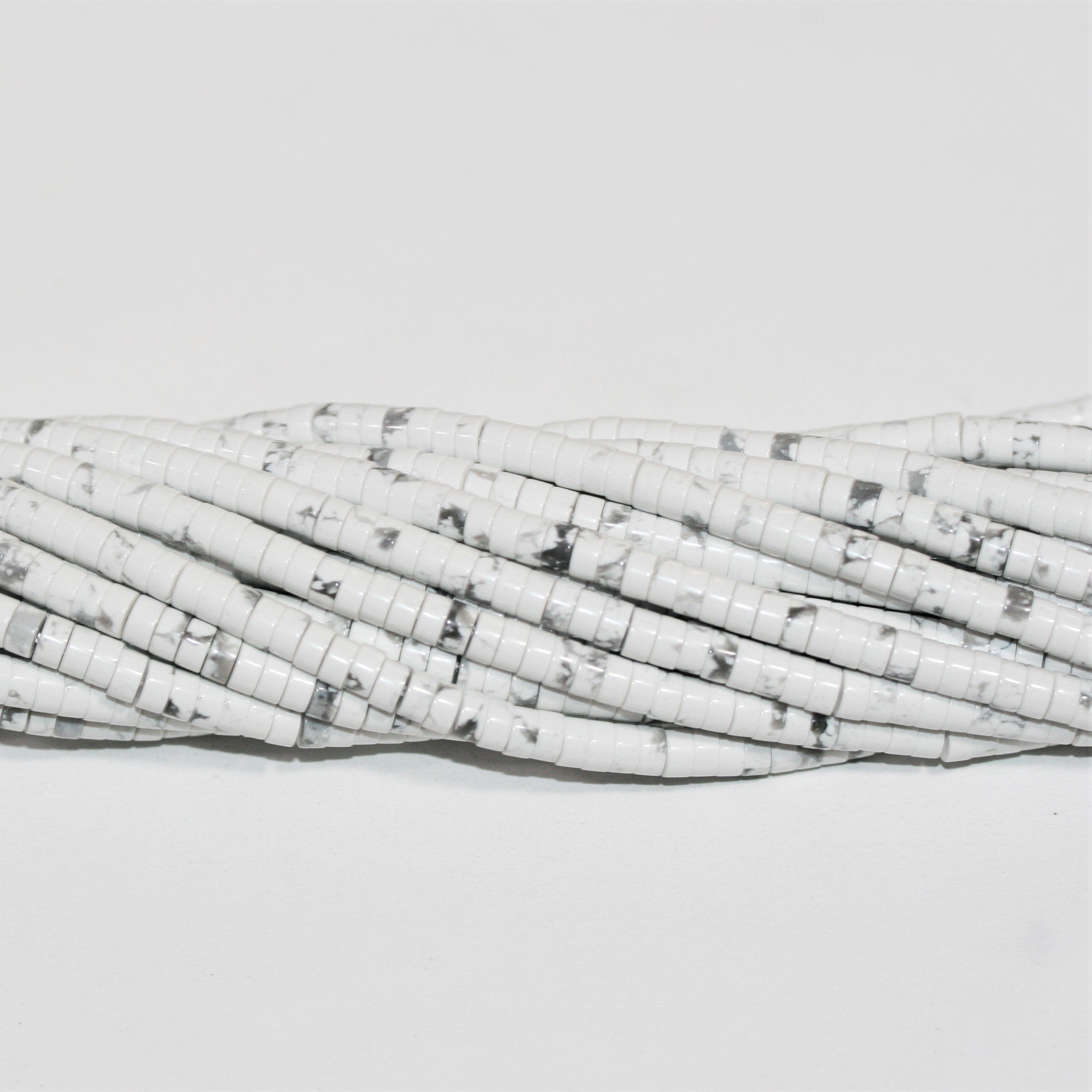 Perles de disque lisses en howlite blanche St 15" 4x2mm.-Bring 39cm.