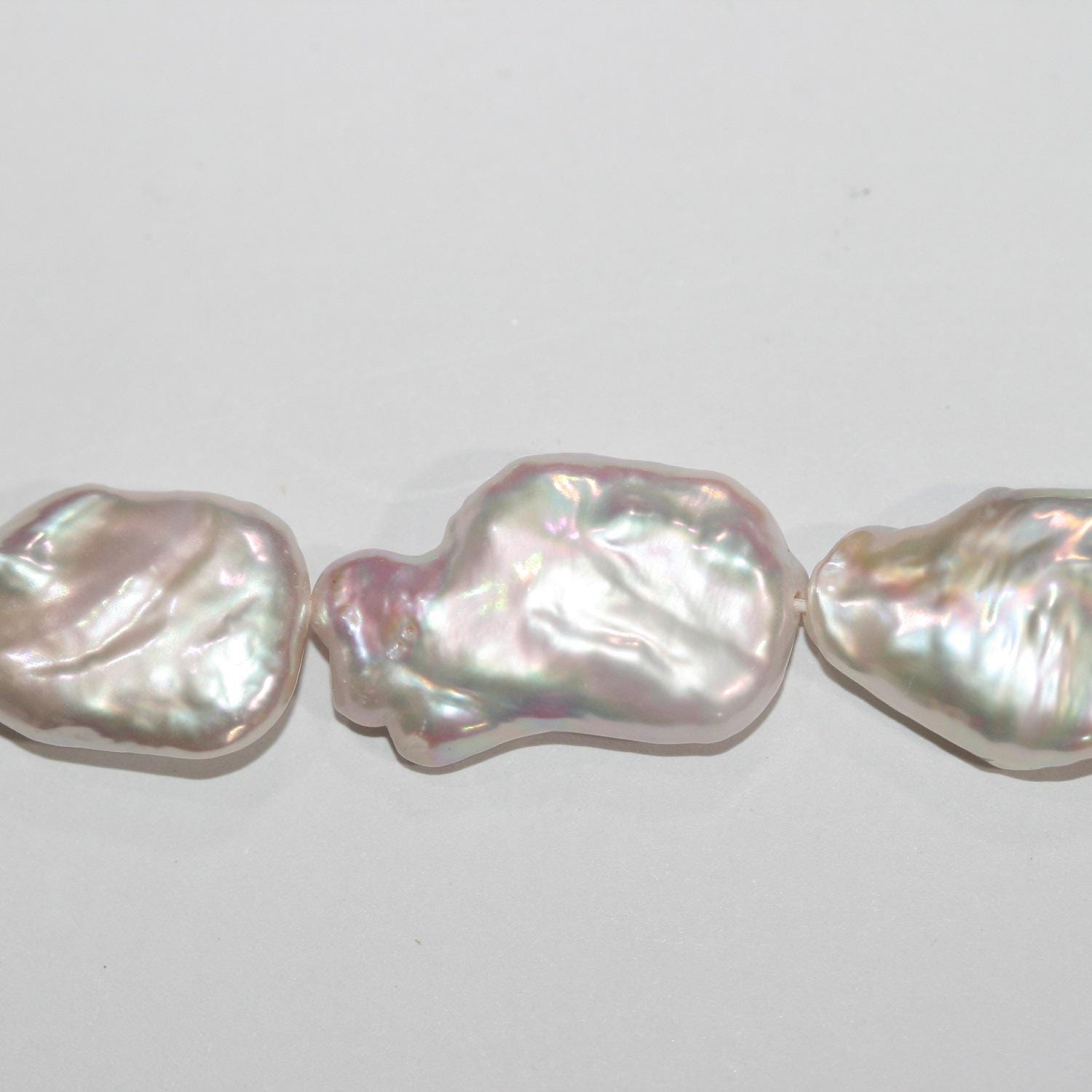 Perles ovales blanches d'eau douce, 15 pouces (environ 38 cm), 23 x 14 mm. Longueur du fil : 39 cm. Perles naturelles à prix de gros.