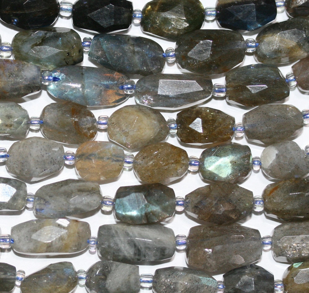 Cuentas de pepitas facetadas de labradorita de 16", 13 x 8 mm. Aprox. - Hilo de 40 cm.