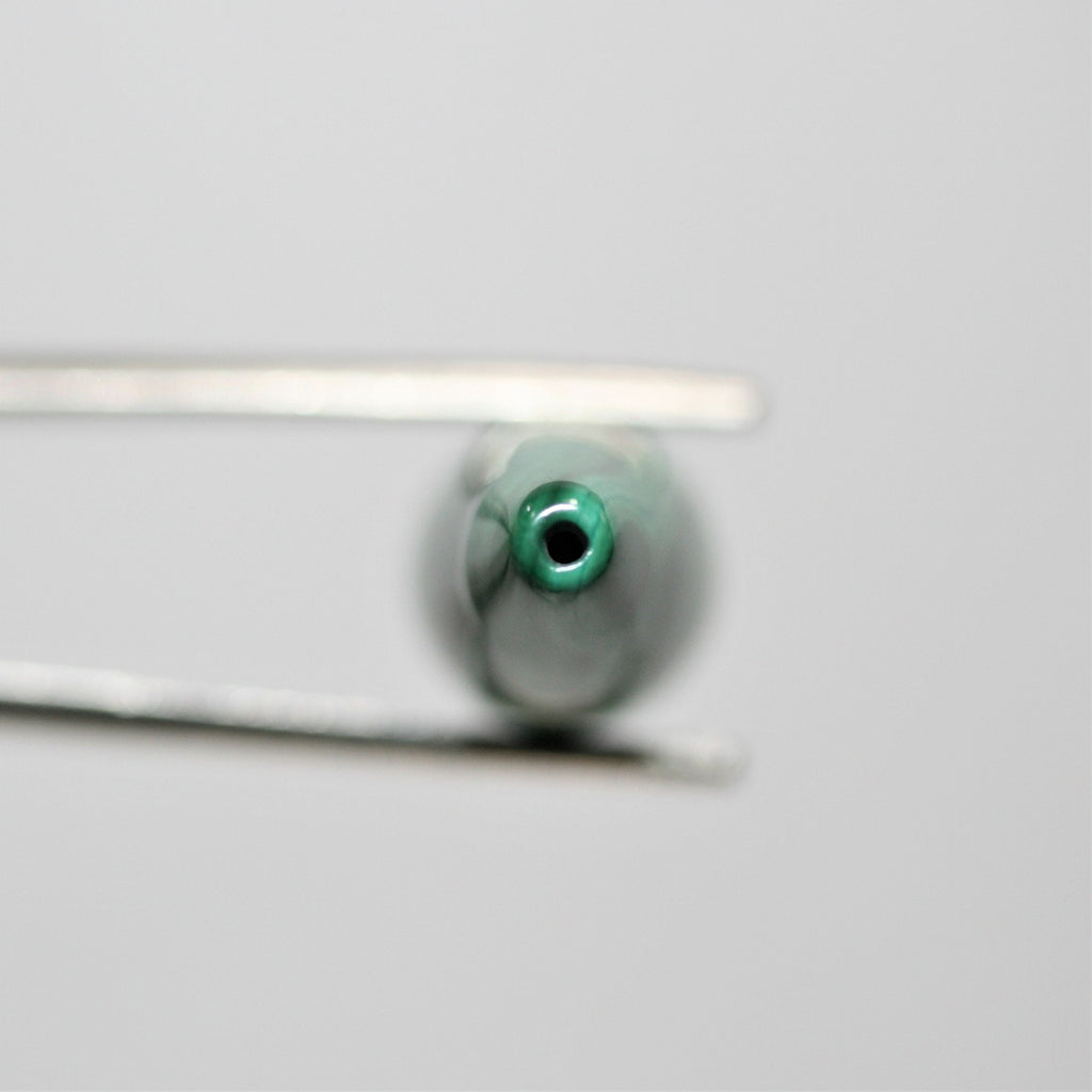 Goutte en malachite demi-percée 28x10mm.( 1 paire )
