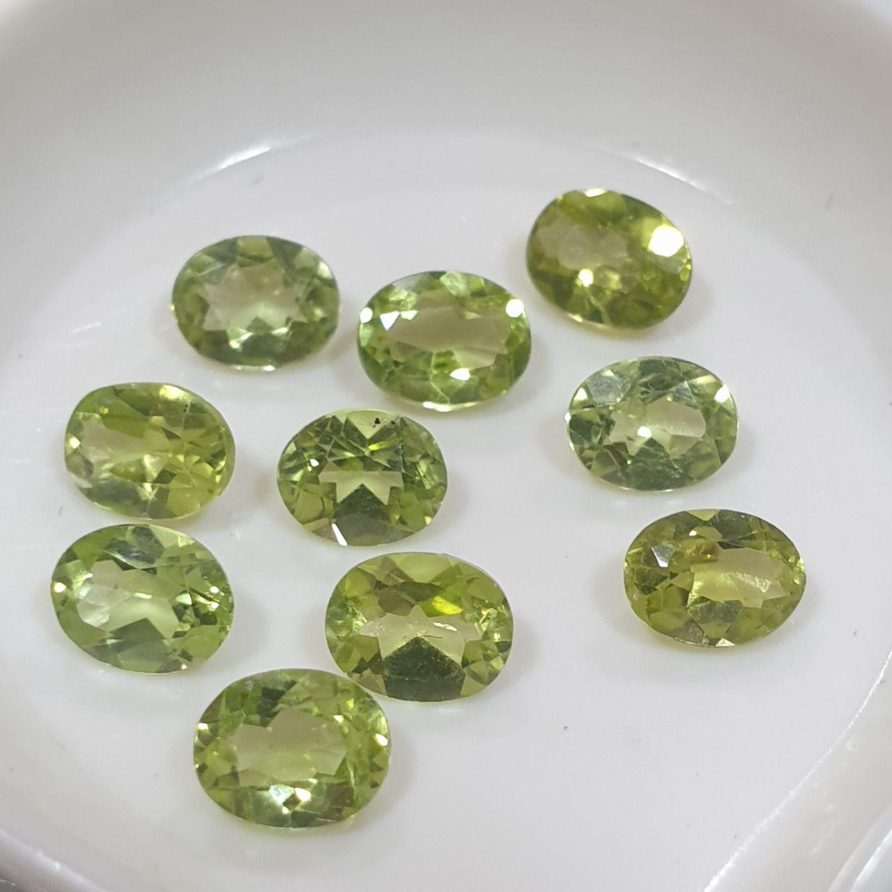 Lote de 10 unidades de peridoto olivino facetado de corte ovalado de 5 x 4 mm, color elegante, talla rara.