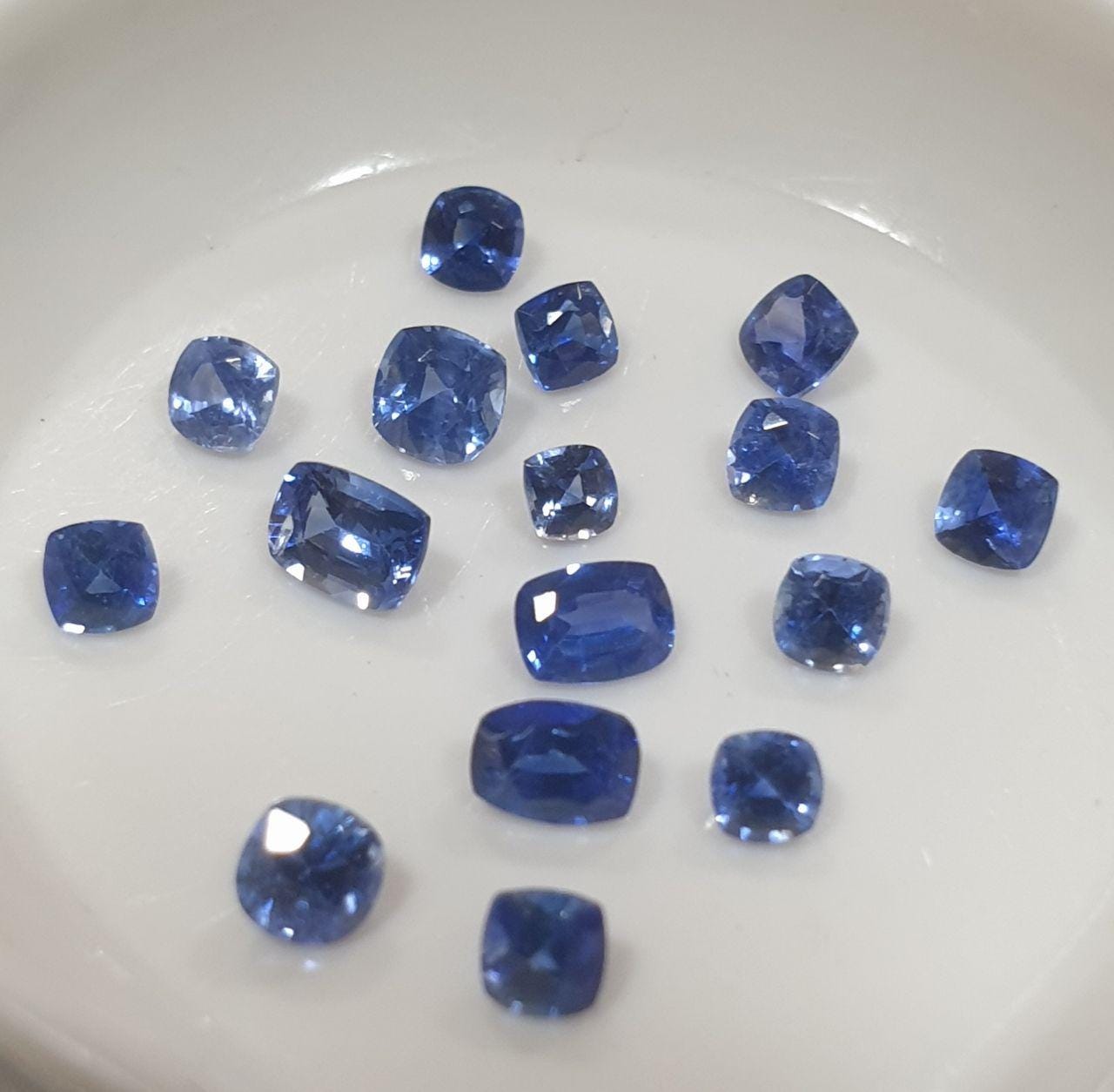 Lote de zafiros azules naturales AAA - Tamaños y formas variados, facetados, cuadrados y rectangulares - Paquetes de piedras preciosas - Piedras sueltas - Precio al por mayor