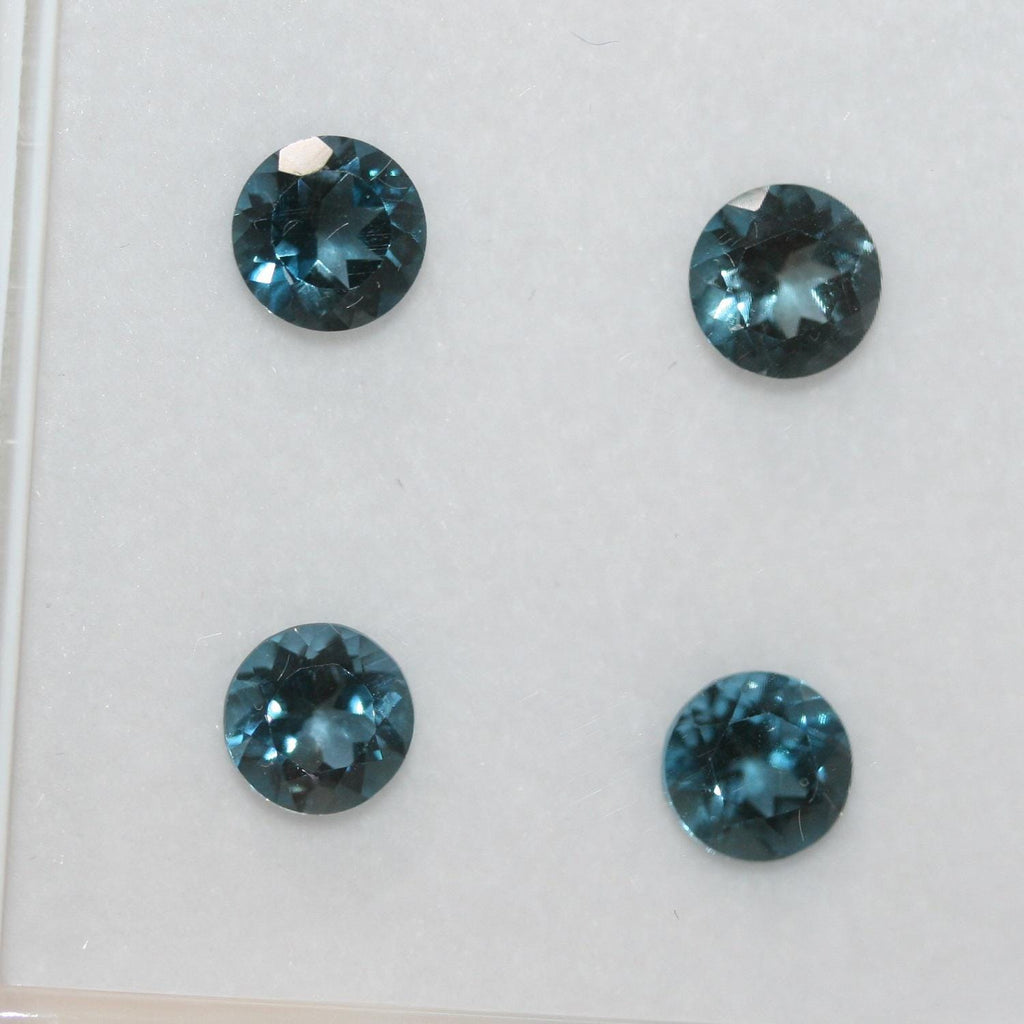 Lote de 4 piezas de topacio azul de Londres facetado redondo de 6 mm. (4 piezas)