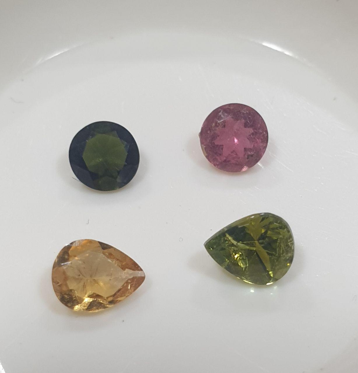 Lote de Turmalinas Multifacéticas de 4 mm y 5 x 4 mm (4 piezas). - Paquetes de Gemas - Piedras Sueltas - Precio al por Mayor