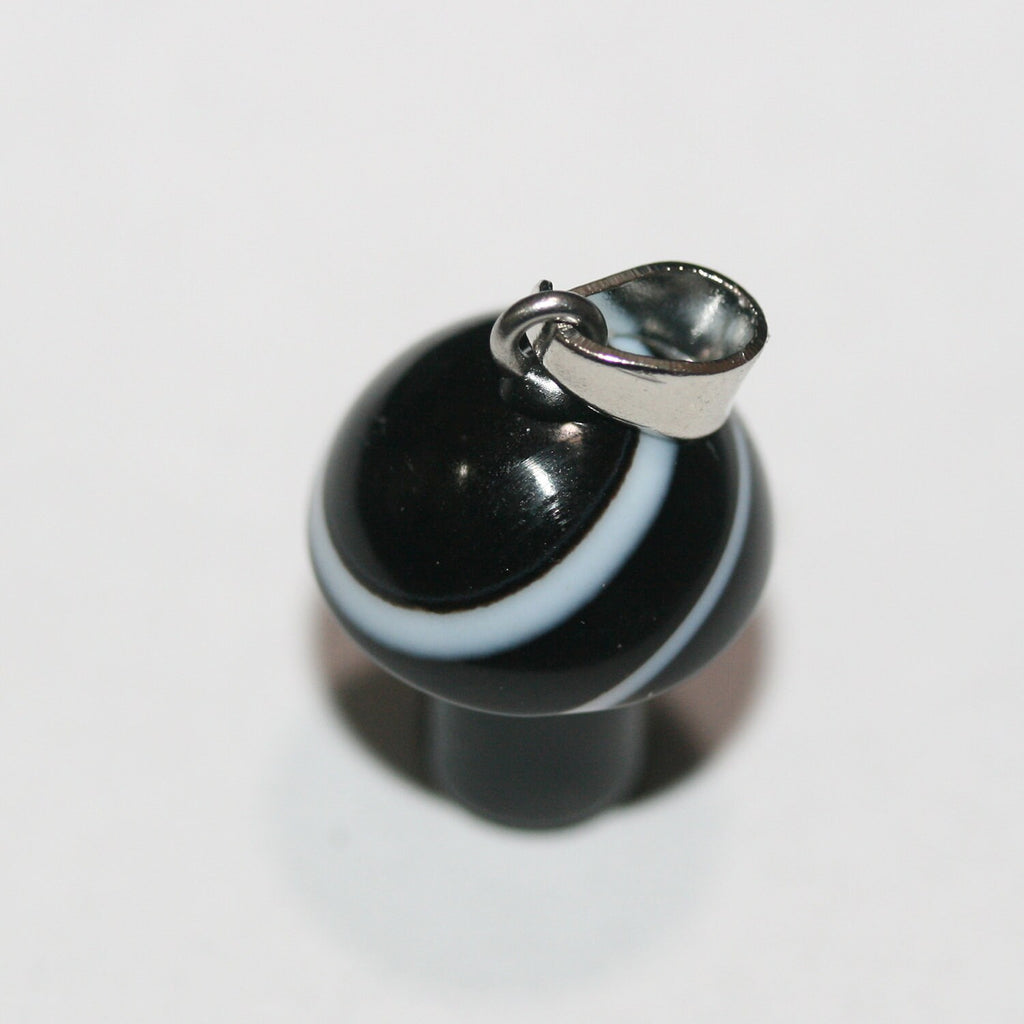 Pendentif champignon lisse en onyx rayé 20x16mm.