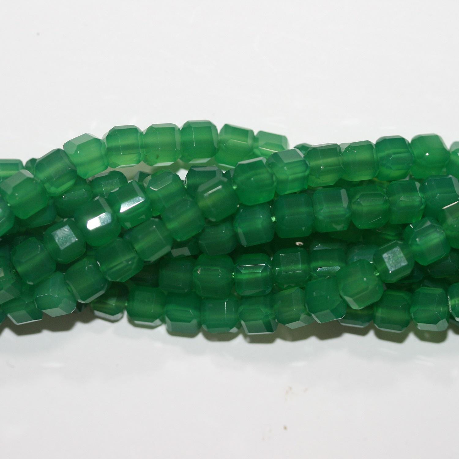 Perles cubiques à facettes en onyx vert St de 15 pouces, 6 mm - Fil de 38 mm.