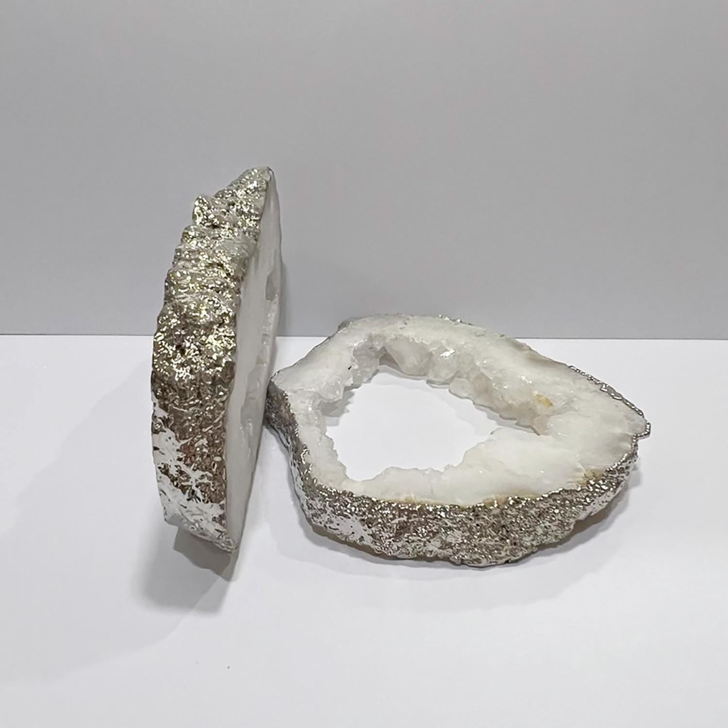 Pendentif en agate druzy blanche, environ 60 à 90 mm.