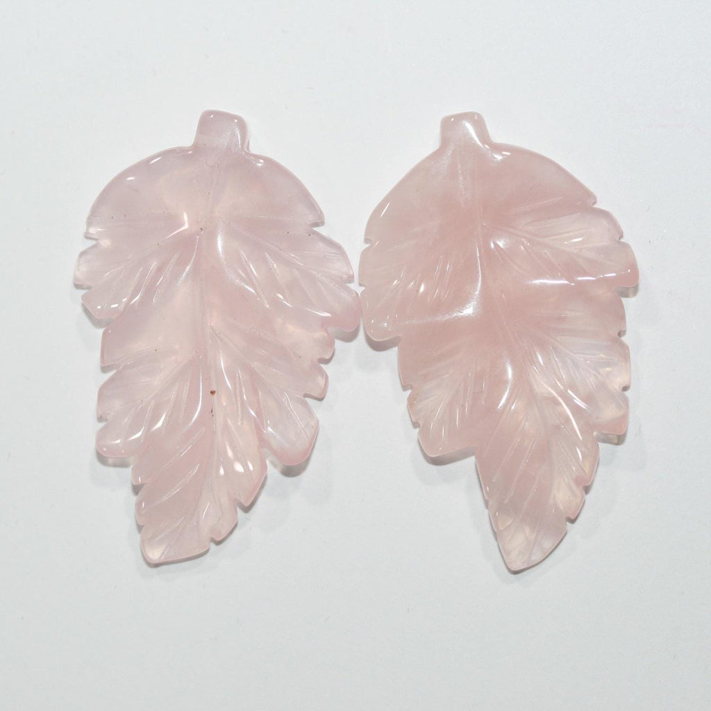 Pendentif feuille sculptée en quartz rose (1 paire) 42 x 28 mm environ. Réf. 14795