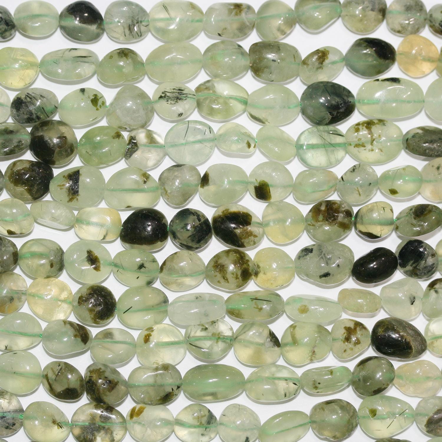 Perles de pépites lisses en préhnite de 14 pouces, 9-12 mm environ, brin de 40 cm.