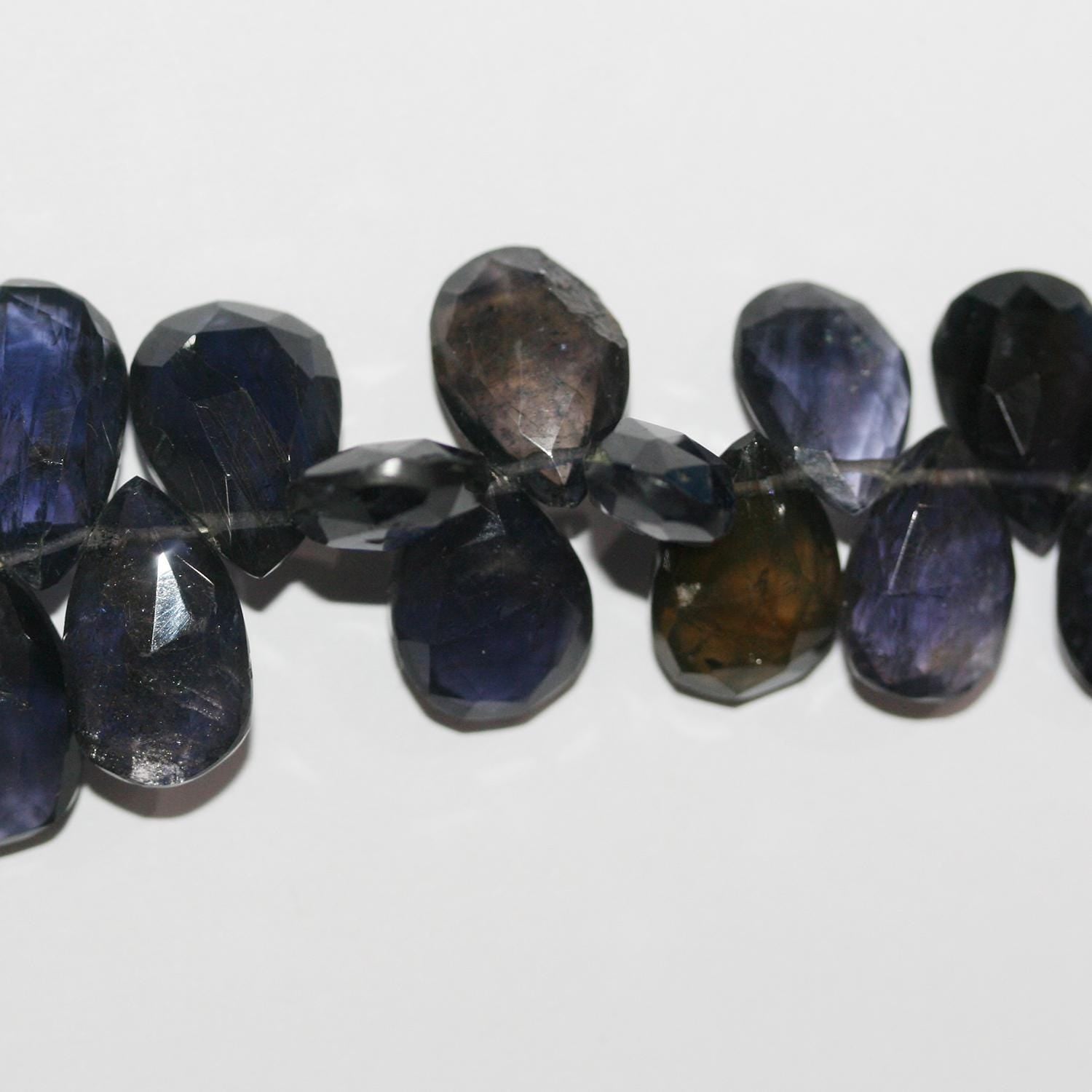 Cuentas de gota facetadas graduadas de St Iolite de 8", 15 x 9-22 x 11 mm, aprox., hilo de 20 cm.