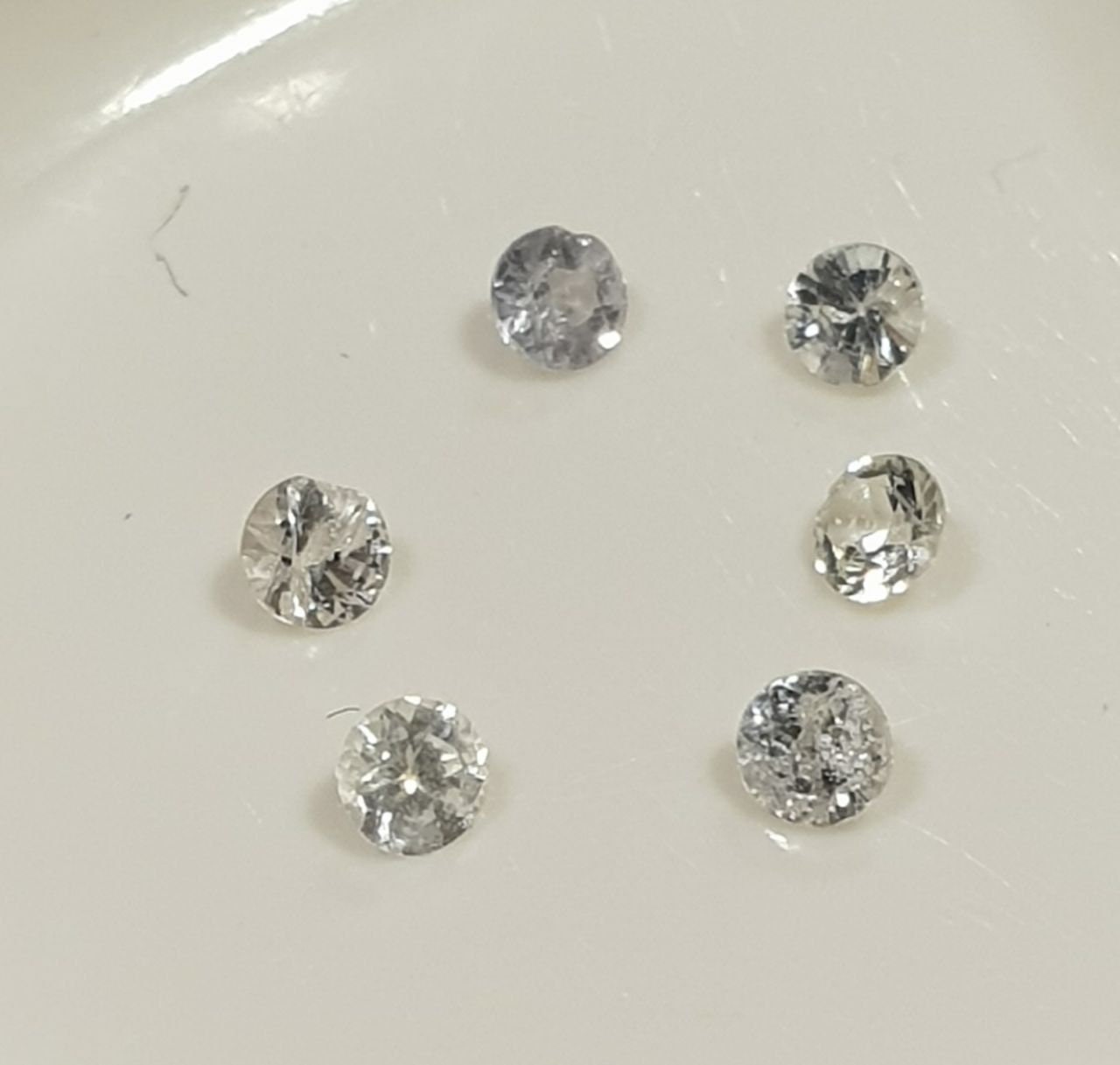 Lote de 6 zafiros blancos facetados redondos de 2,3 mm. - Paquetes de piedras preciosas - Piedras sueltas al por mayor - Gemas naturales
