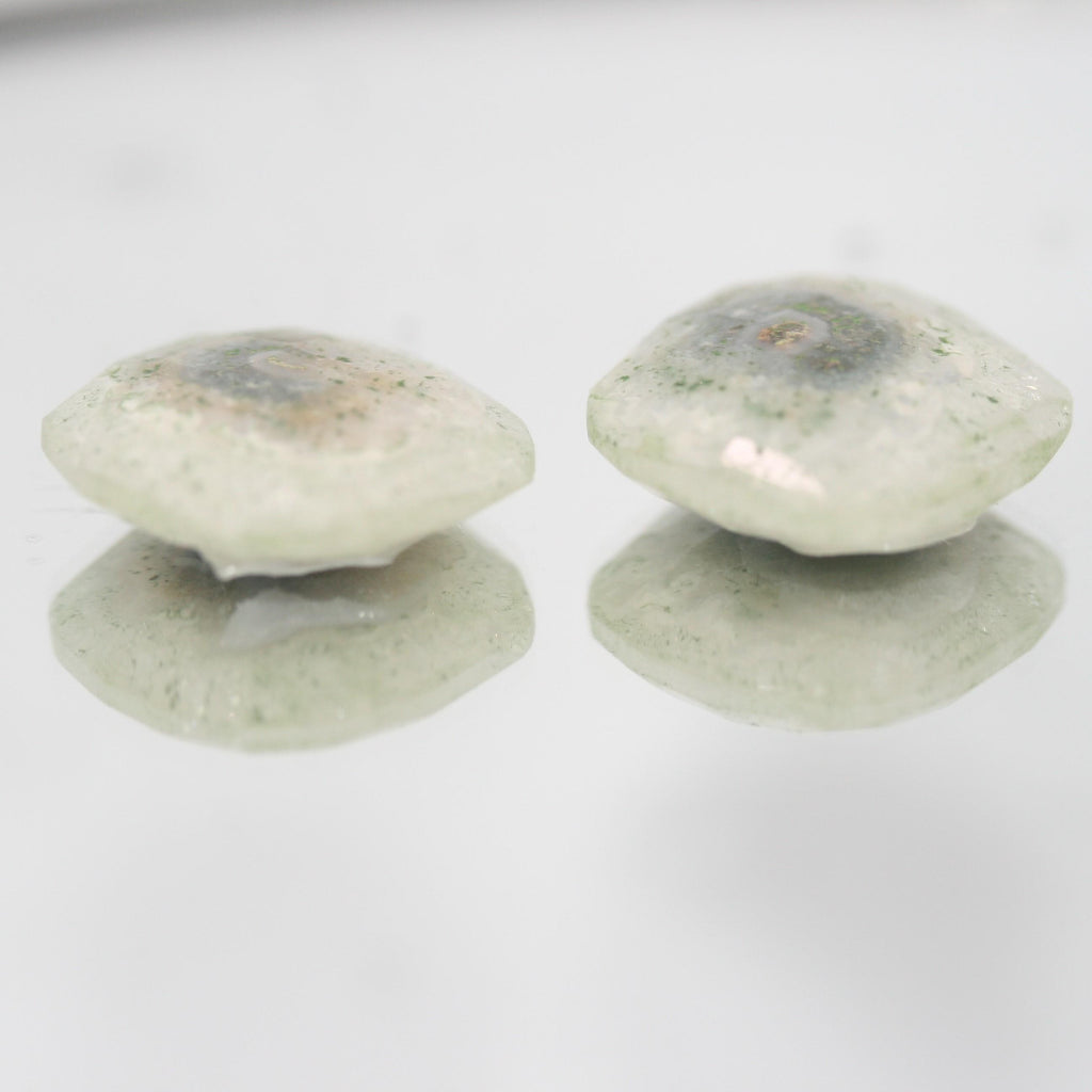 Única pieza. Par de cuarzos solares de 19 x 17,5 mm para colgante, engarce o colgante sin agujero.