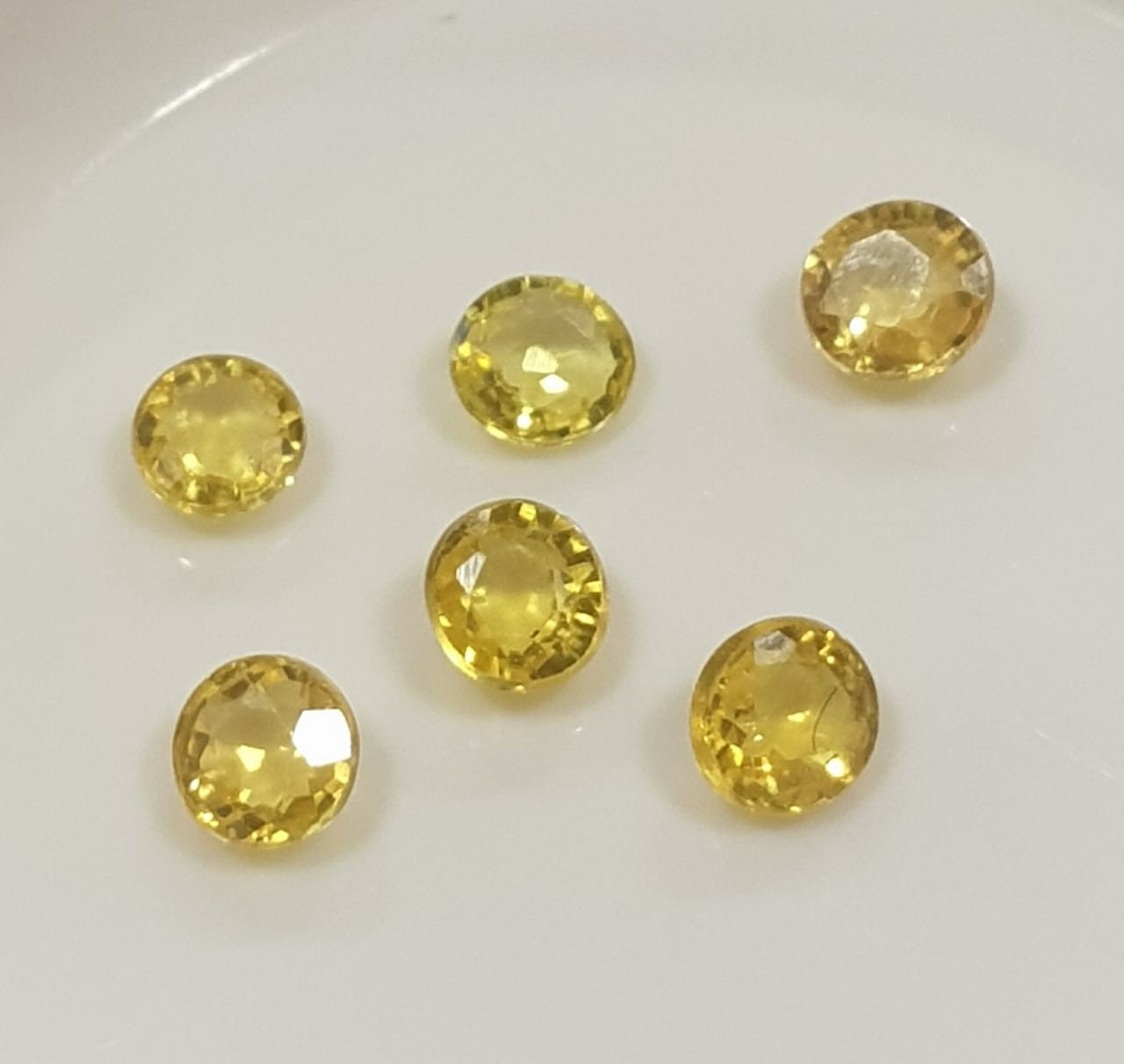 Lote de 6 zafiros amarillos facetados redondos de 2,8-3 mm. - Paquetes de piedras preciosas - Piedras sueltas al por mayor - Gemas naturales