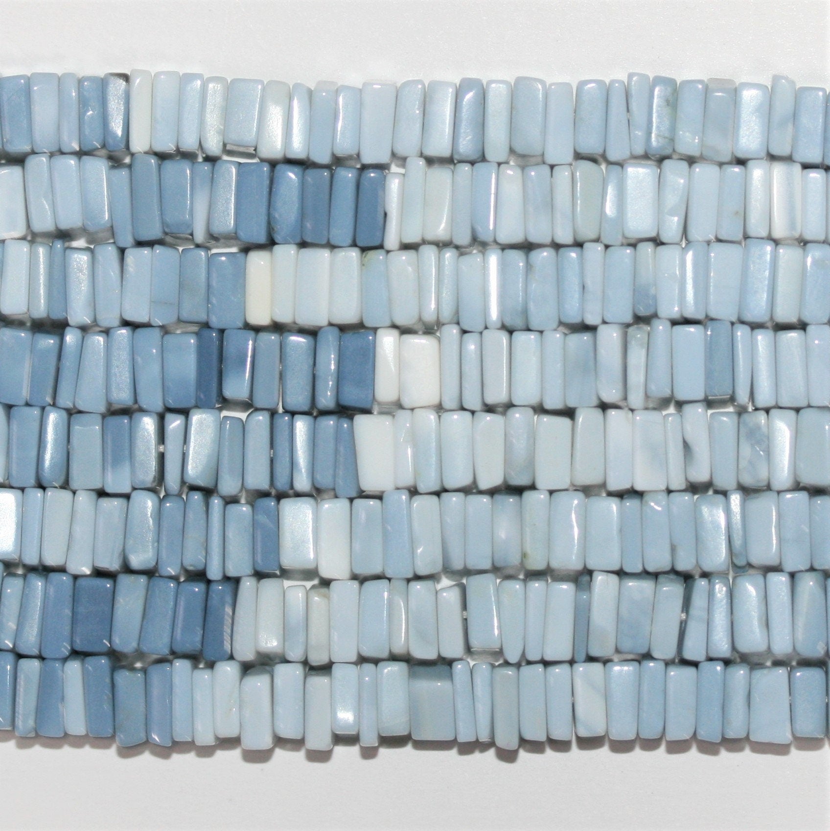 Cuentas cuadradas planas y lisas de ópalo azul St. de 16" de 6 x 2 mm, hilo de 42 cm.