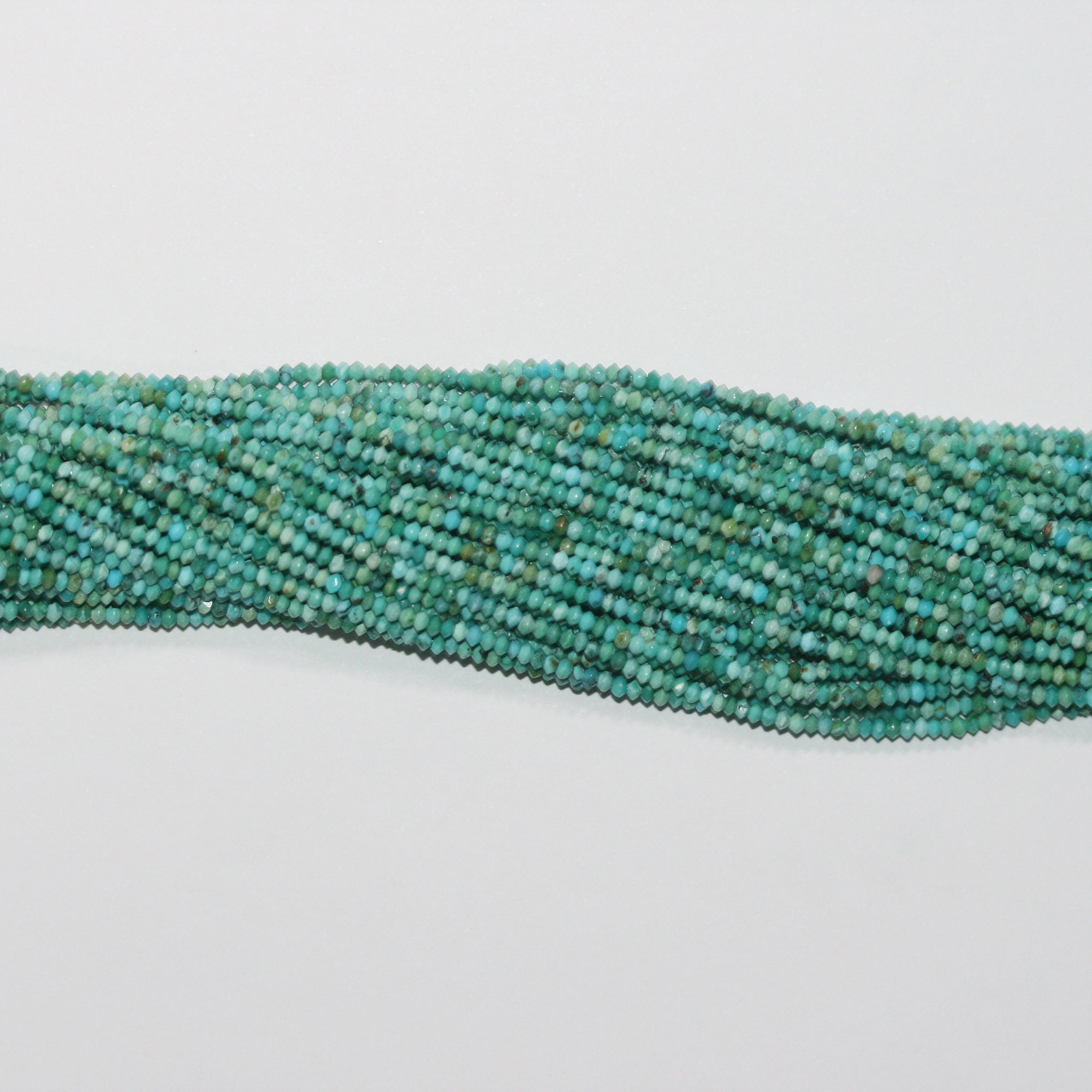 Perles rondelles à facettes en turquoise St de 15 pouces, 2 x 1 mm. - Fil de 39 cm.