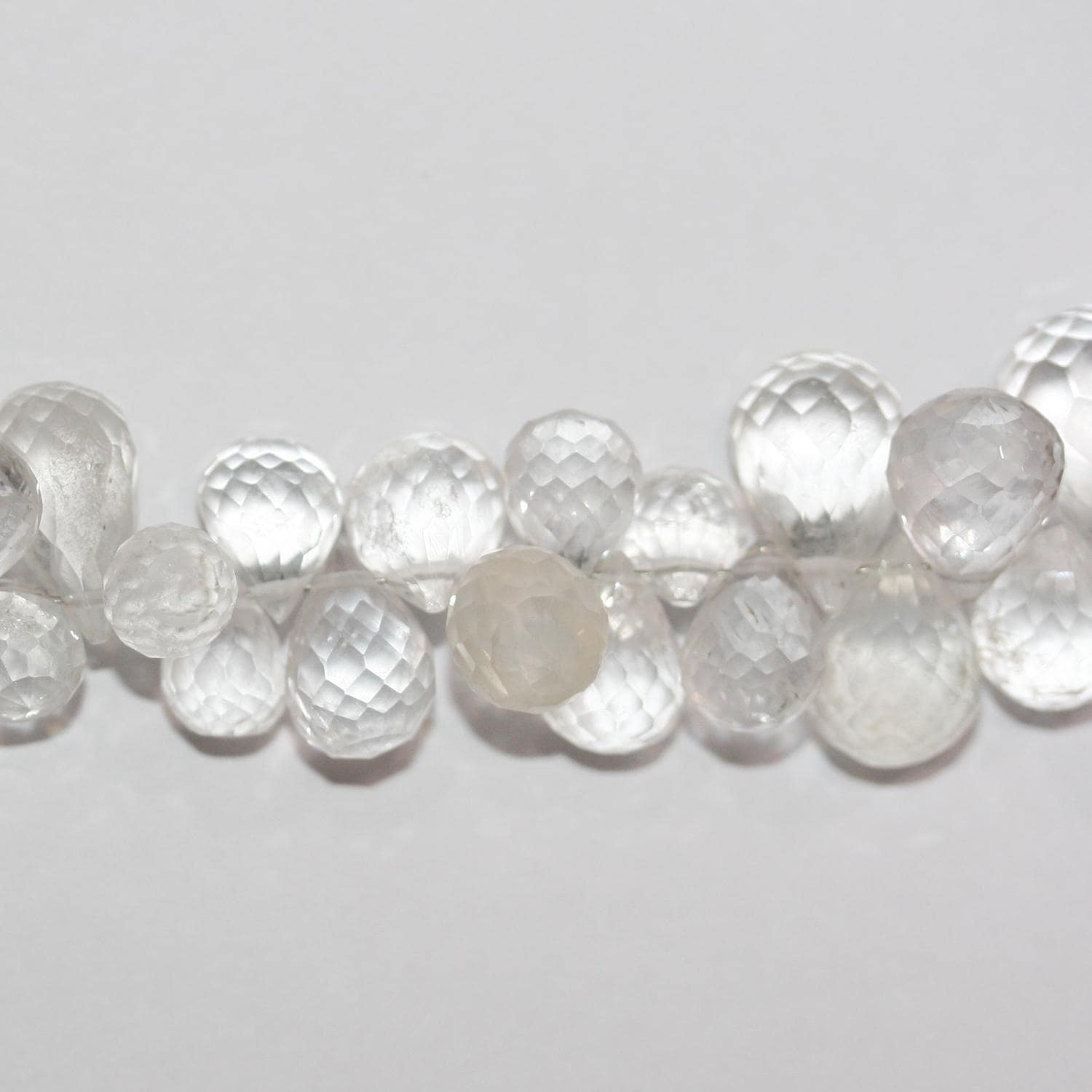 Perles en cristal de roche facettées en forme de goutte, 10 x 6 mm, 8 pouces (20 cm) - Fil de 20 cm