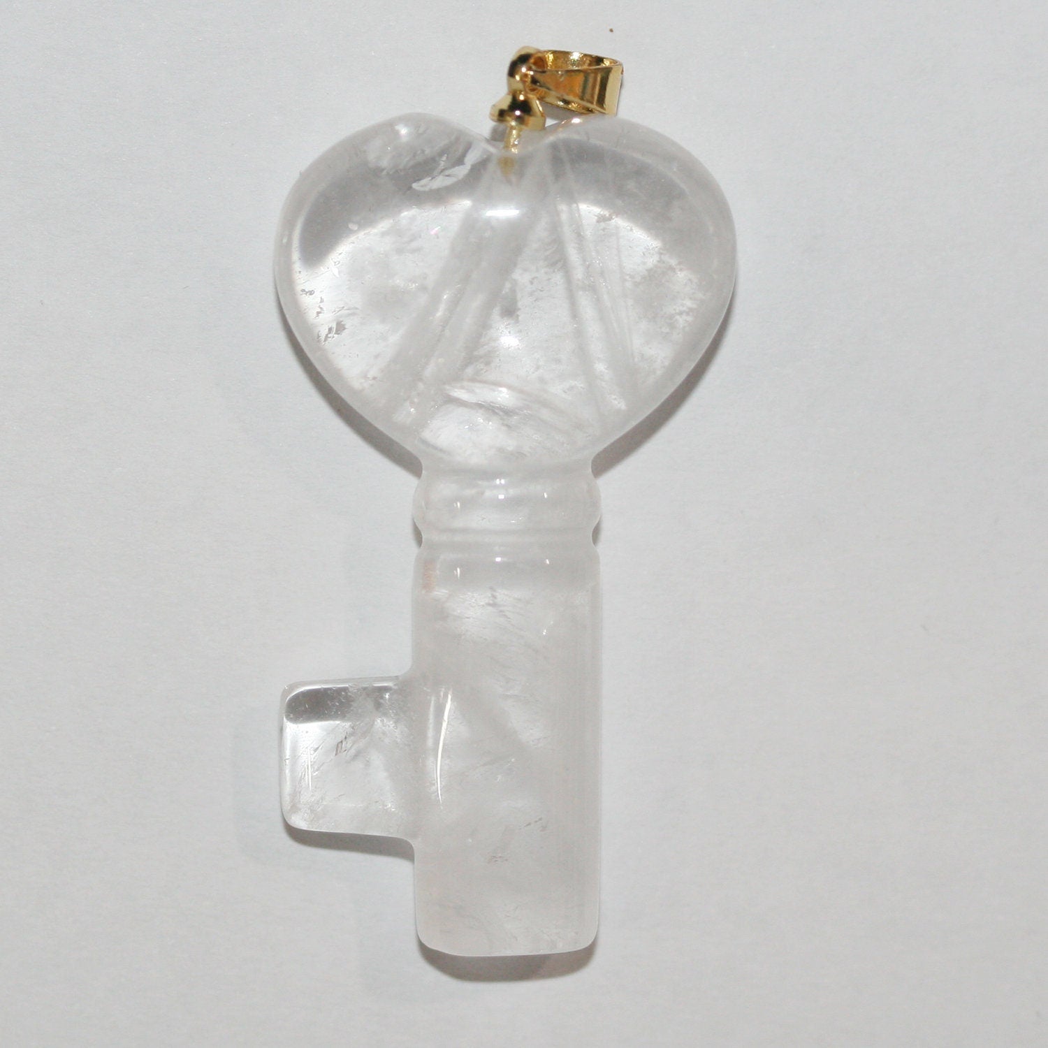 Pendentif clé lisse en quartz cristal de roche 40x22mm.