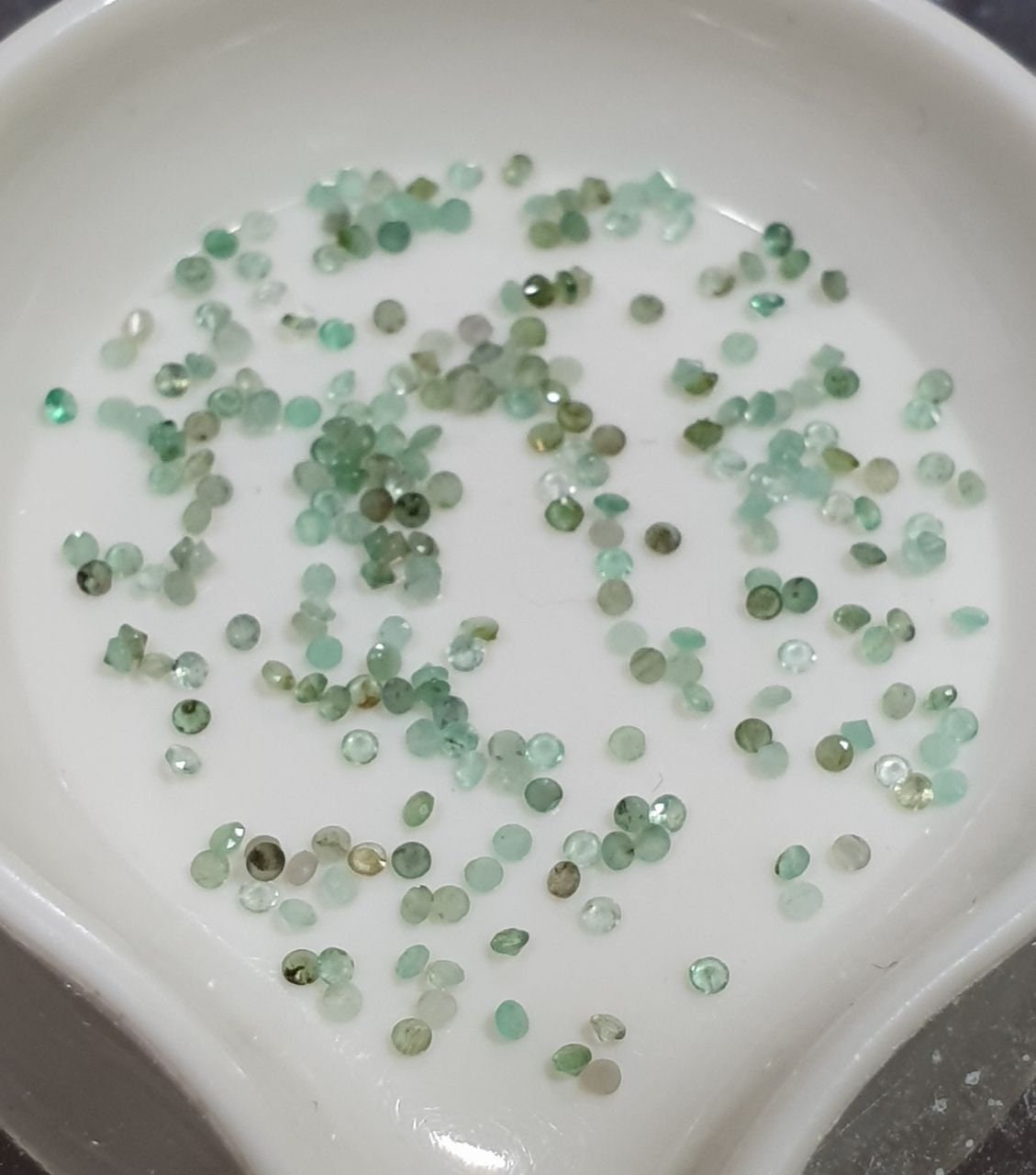 1 Lot Emerald Round  Lot Faceted Round 1mm- Natural Emerald- Super Tiny Small Size