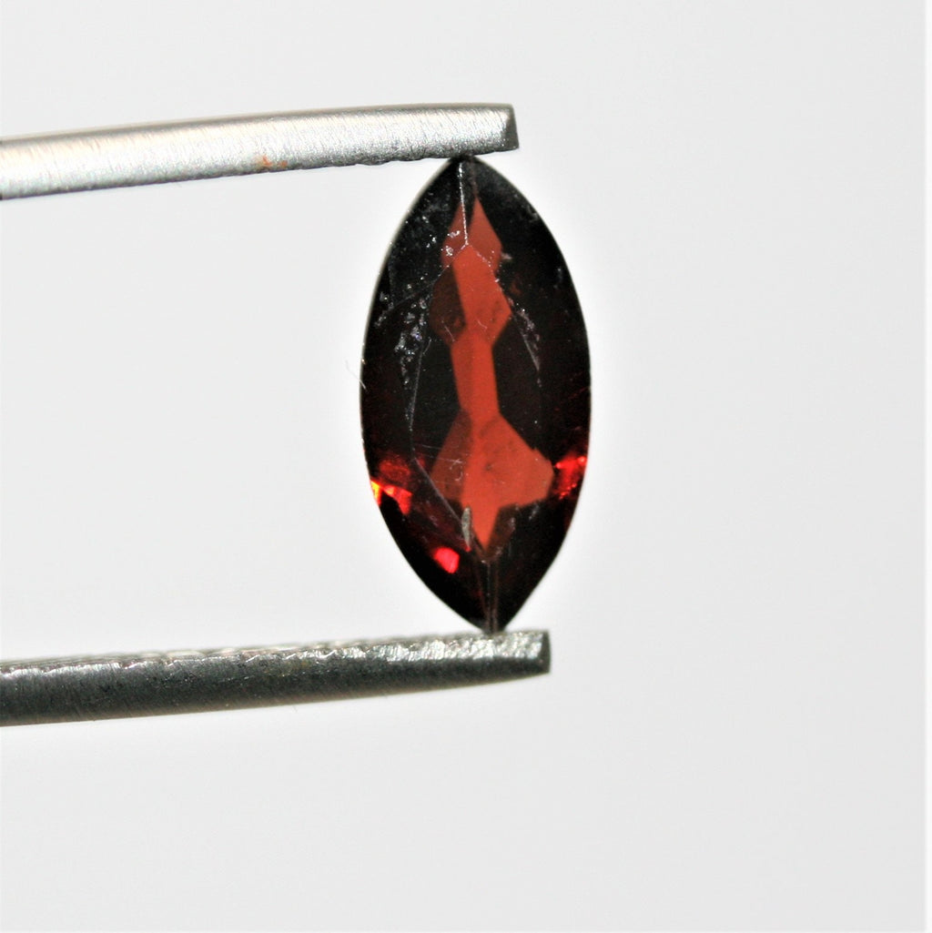 Lote de 4 Granates Marqués Facetados de 12 x 6 mm. (4 piezas)