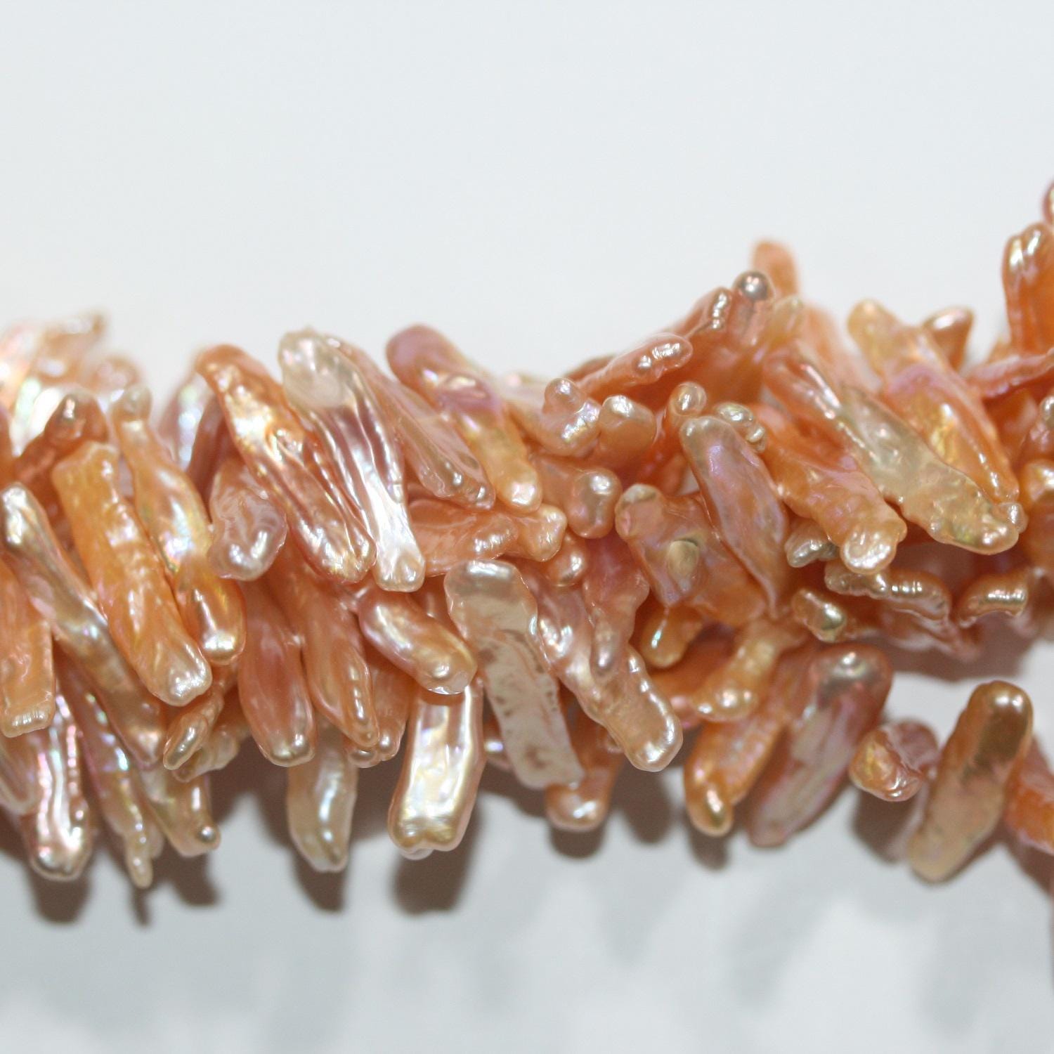 Perles de saumon Biwas d'eau douce St 16" (environ 40 cm), 24 x 6 mm, longueur 40 cm. Perles naturelles à prix de gros.