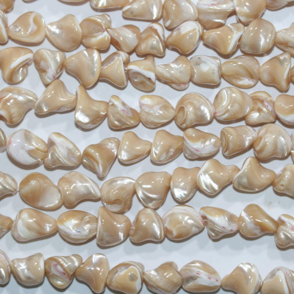 Cuentas Nugget Lisas MOP Marrón Claro de 17", 15 x 11 mm - Hilo de 41 cm - Artículo 14766