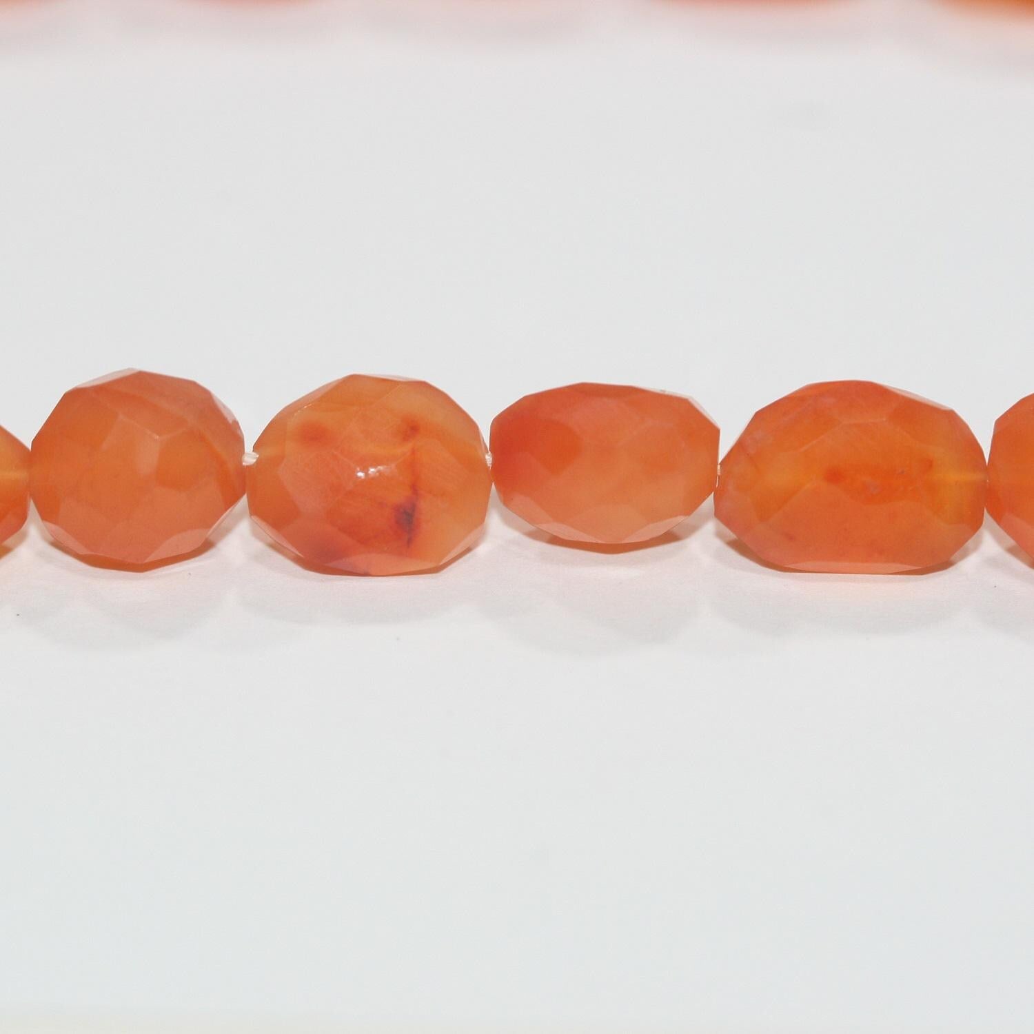 Perles de cornaline facettées en forme de pépite, 16 x 12 mm environ, 15 pouces (38 mm) - Longueur du fil : 38 mm environ - Article n° 1067