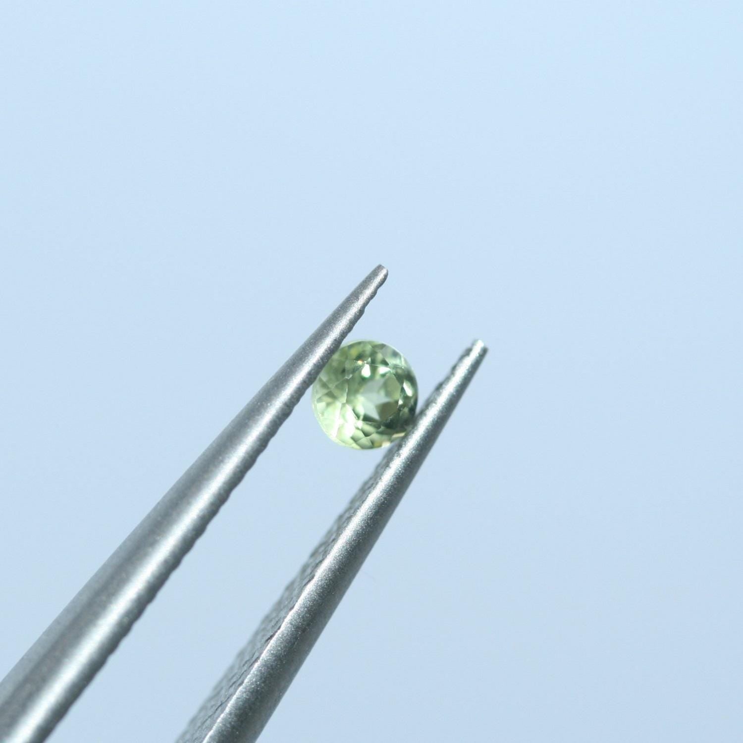 Lote de Peridoto Facetado Redondo 3mm.-(24Pcs)