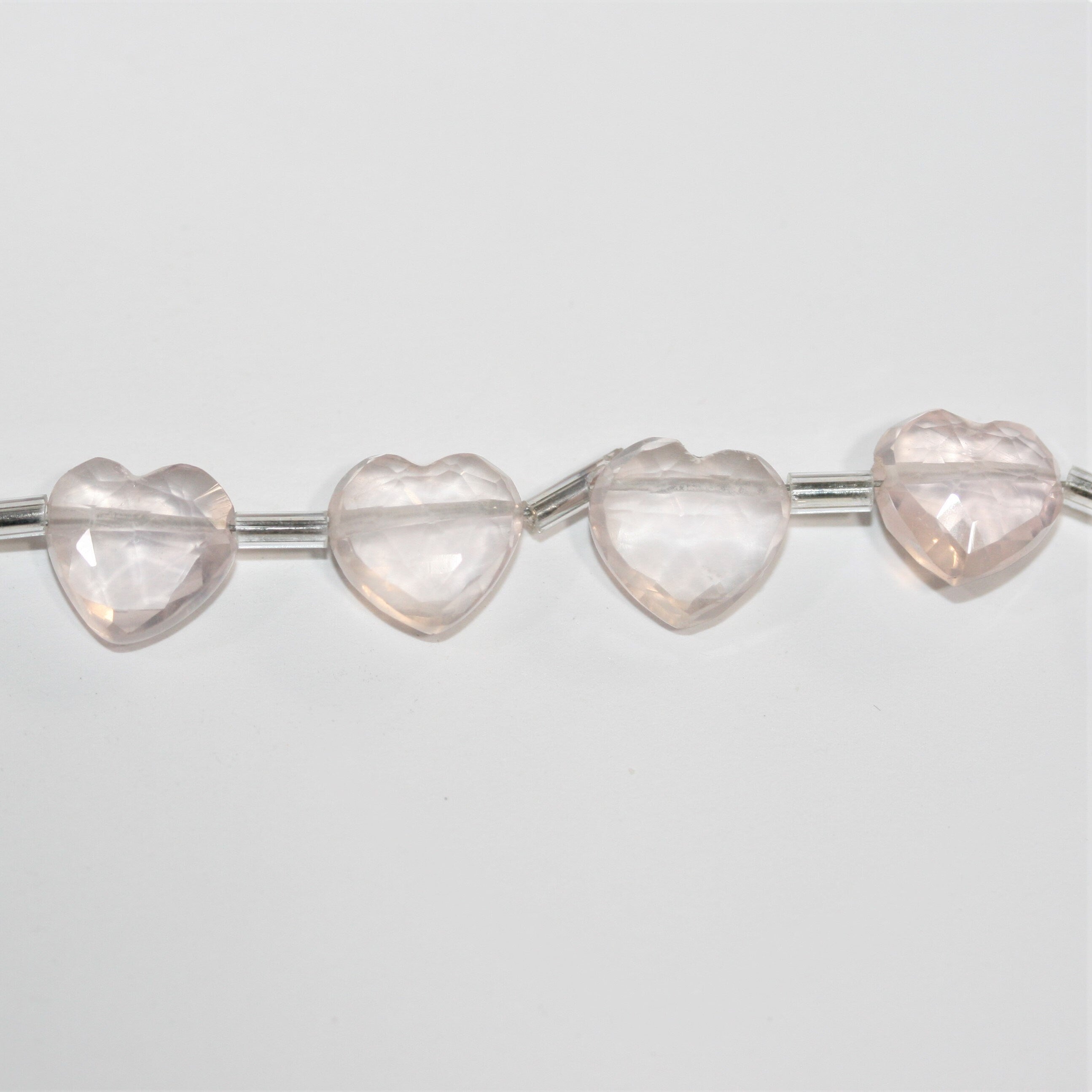 Cuentas de corazón facetadas de cuarzo rosa de 7" de 9 a 10 mm - Hilo de 17 cm.