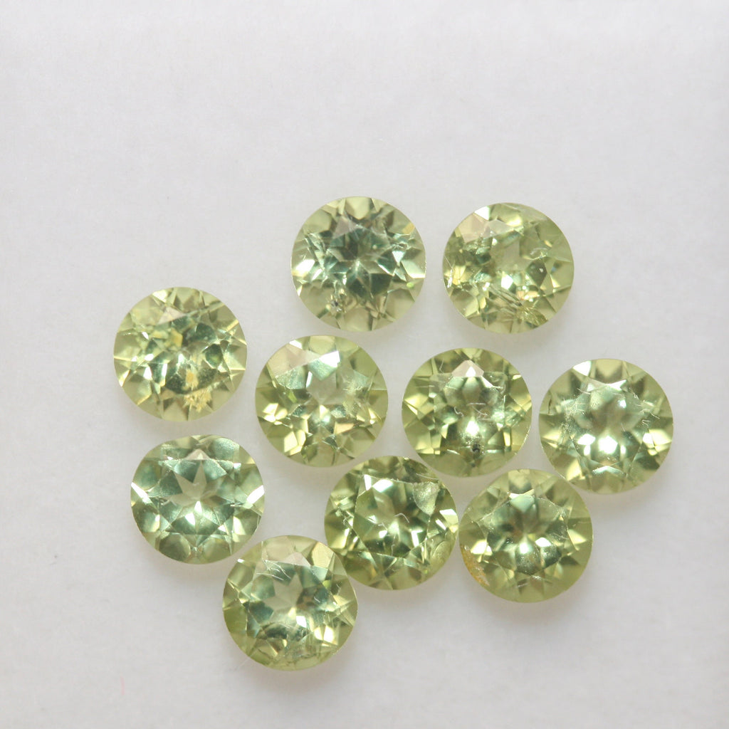 Lot de 10 péridots ronds à facettes de 4 mm, vert olive.