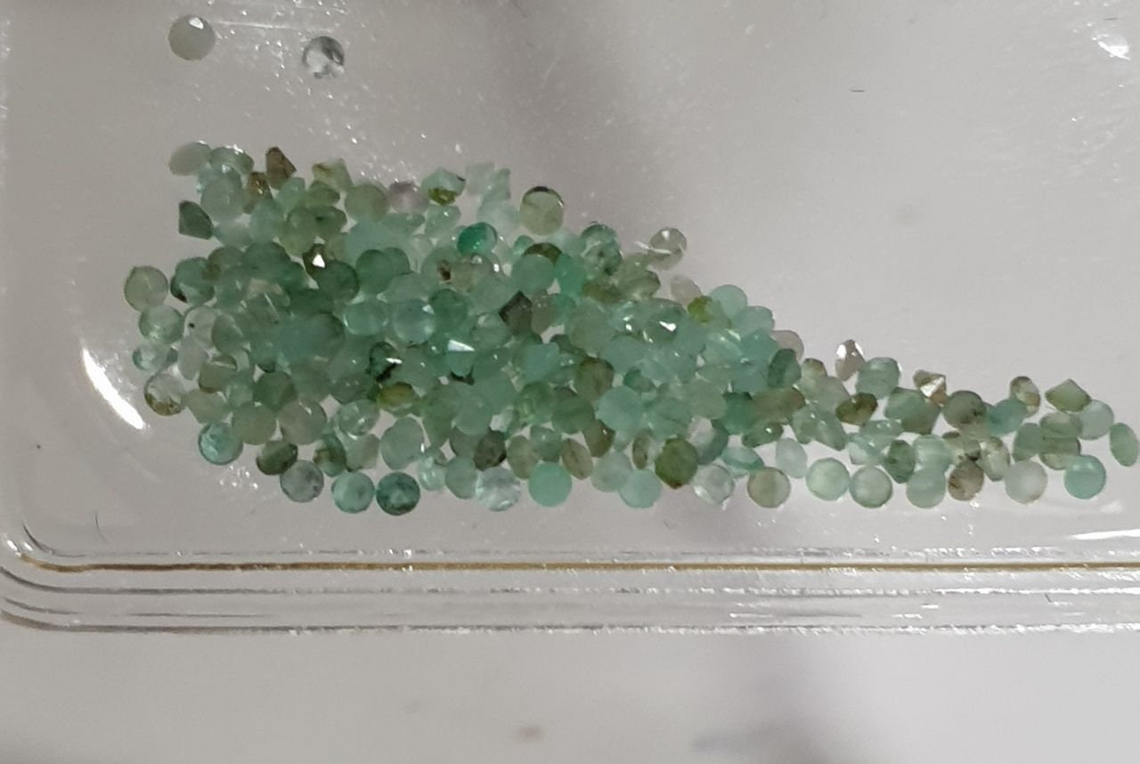 1 Lot Emerald Round  Lot Faceted Round 1mm- Natural Emerald- Super Tiny Small Size