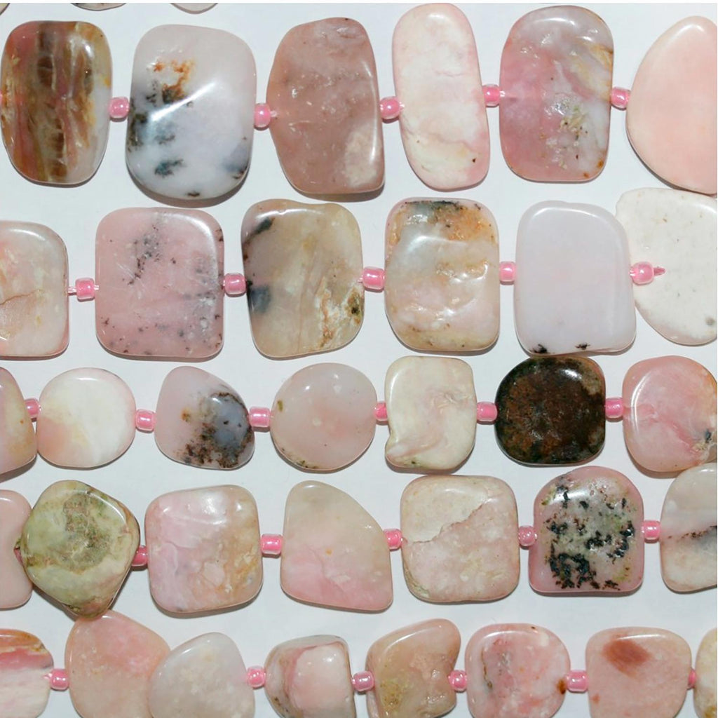 Perles de pépites lisses et irrégulières en opale rose St, 15-20 mm. Longueur du fil : environ 39 cm.