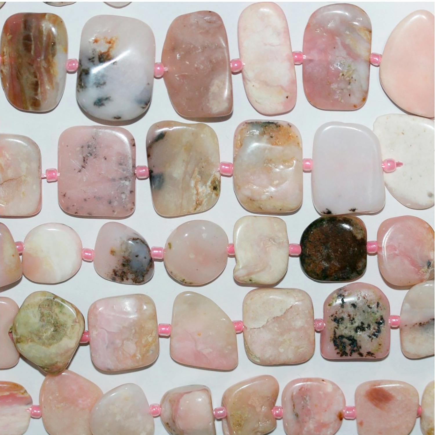 Perles de pépites lisses et irrégulières en opale rose St, 15-20 mm. Longueur du fil : environ 39 cm.