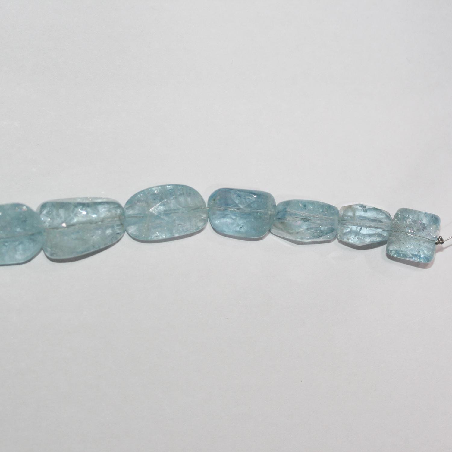 Perles de pépites d'aigue-marine AAA 14" St à facettes graduées de 9 à 20 mm environ - Fil de 35 cm.