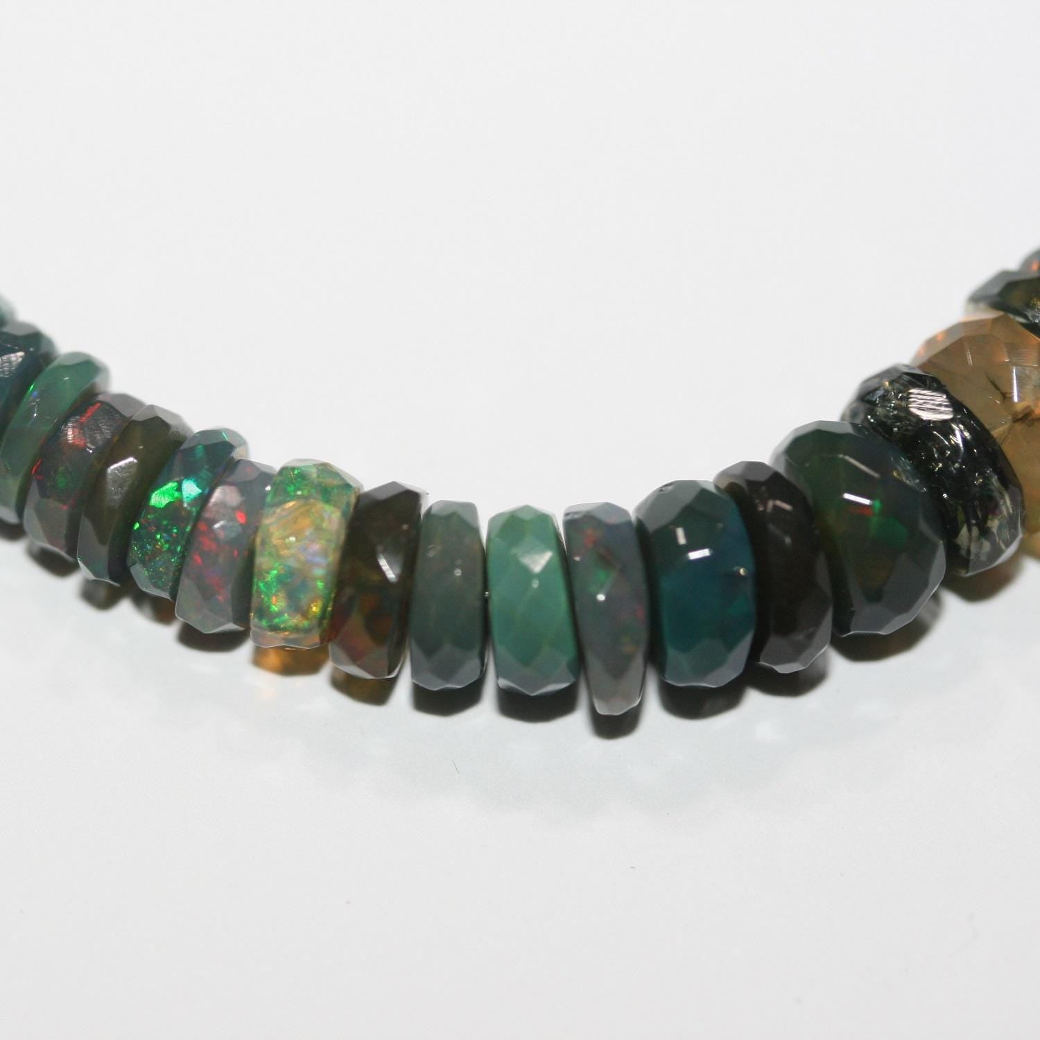 Cuentas redondas facetadas de ópalo etíope negro de 40 cm. 8,5 x 3 mm - 4 x 2 mm. Hilo de 40 cm.