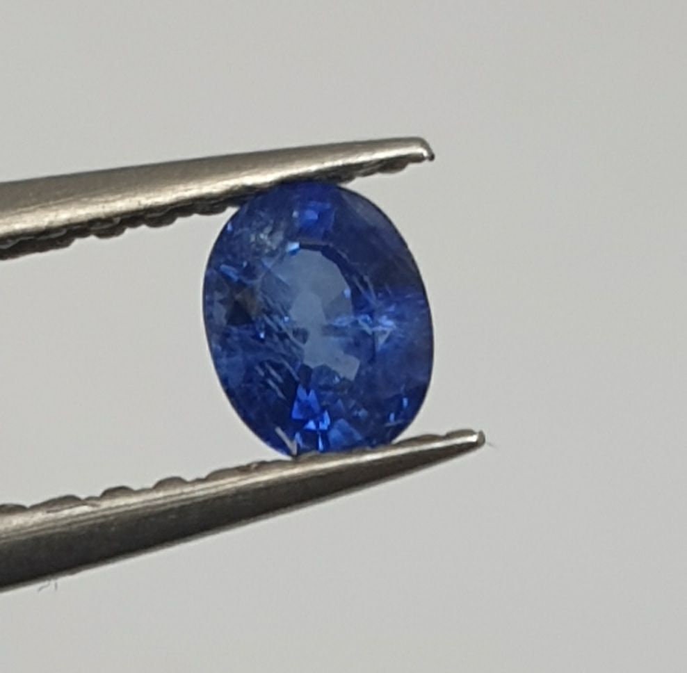 Saphir bleu naturel minuscule et magnifique, taille ovale, 4,5 x 3,6 mm, 0,33 ct. Pierre précieuse naturelle. Saphir - Pierres précieuses à prix de gros.