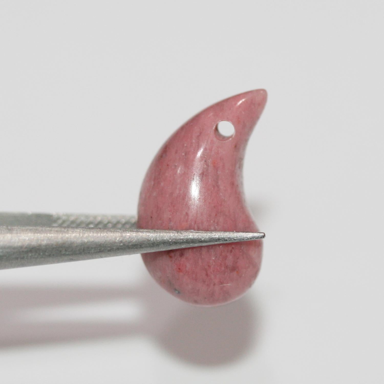 Pendentif en rhodonite lisse en forme de défense 20x10mm.( 1 paire )